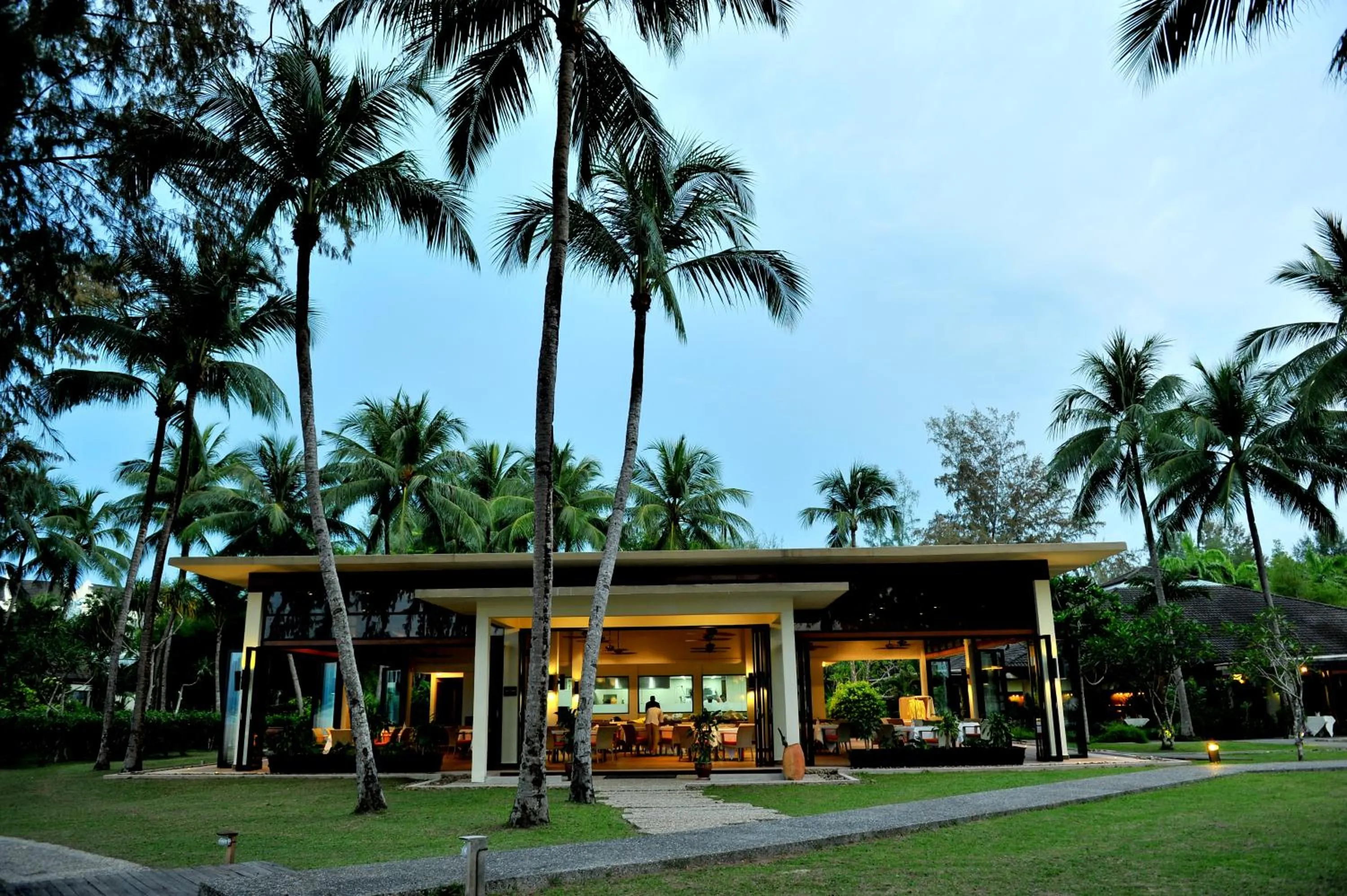 Restaurant/places to eat in Tanjung Rhu Resort