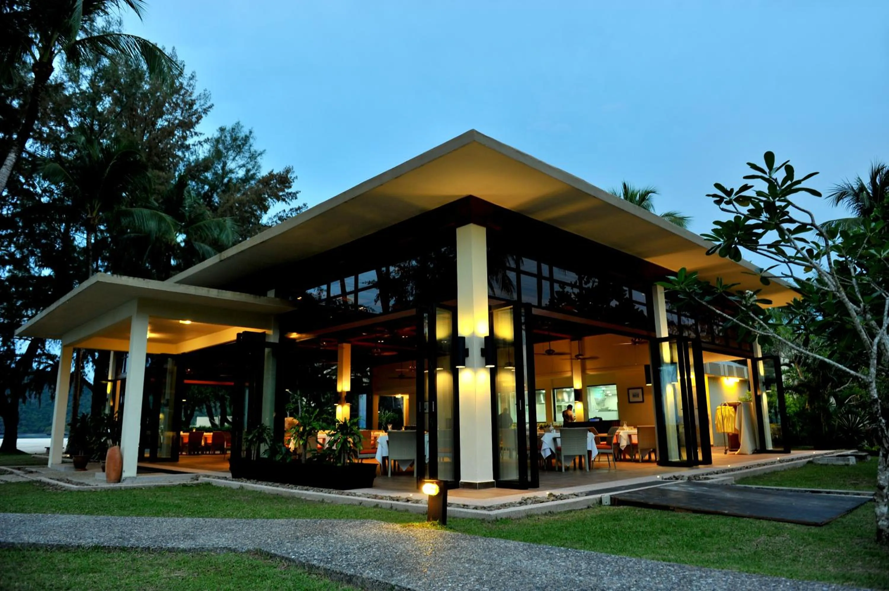 Restaurant/places to eat in Tanjung Rhu Resort