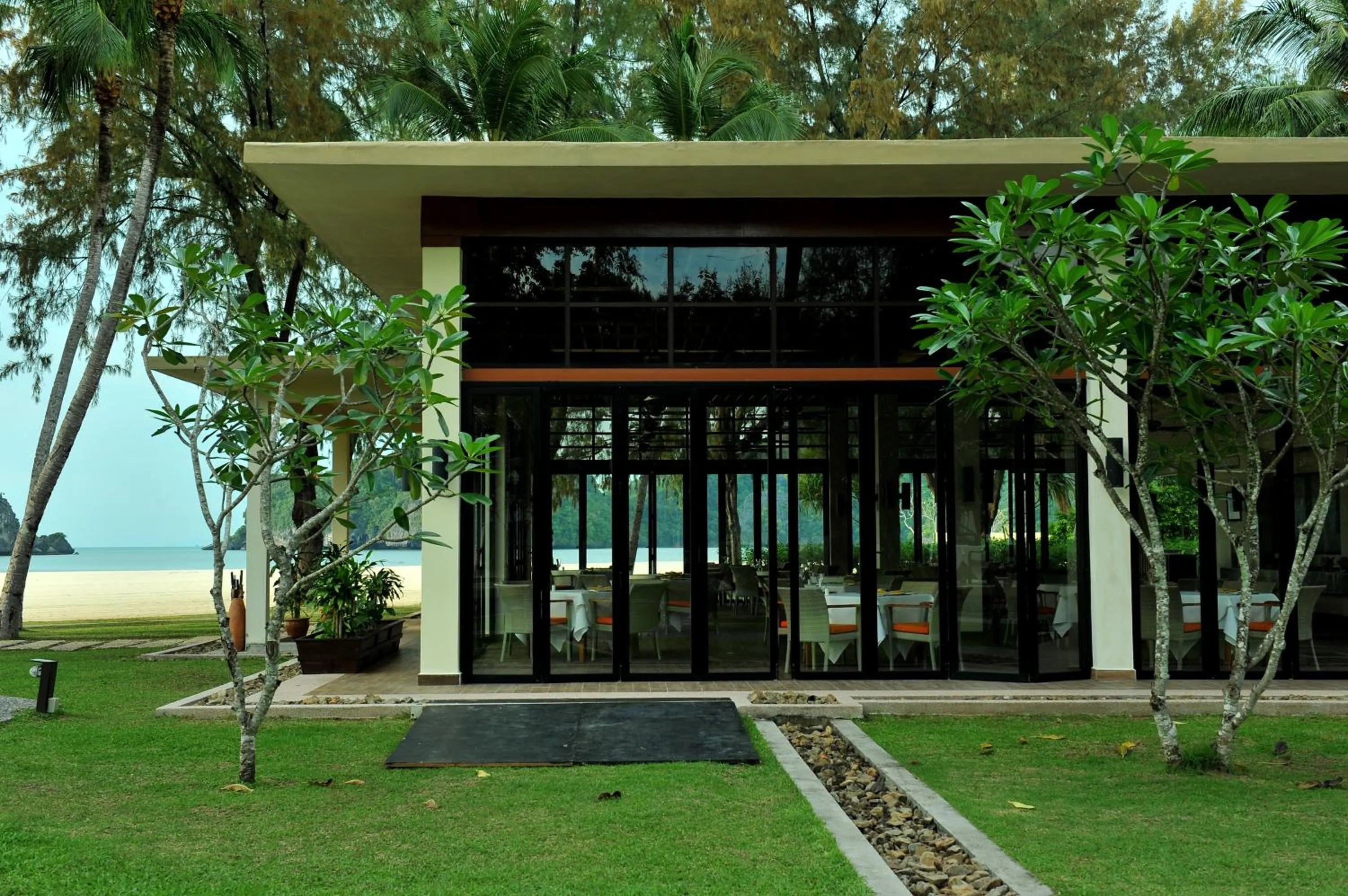 Restaurant/places to eat in Tanjung Rhu Resort