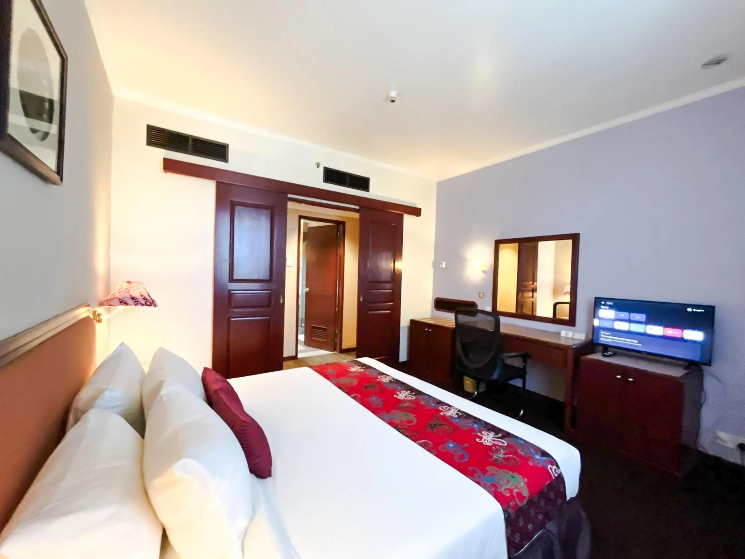 Bed in Howard Johnson by Wyndham Kota Kinabalu City Centre, formerly Hotel Shangri-La Kota Kinabalu