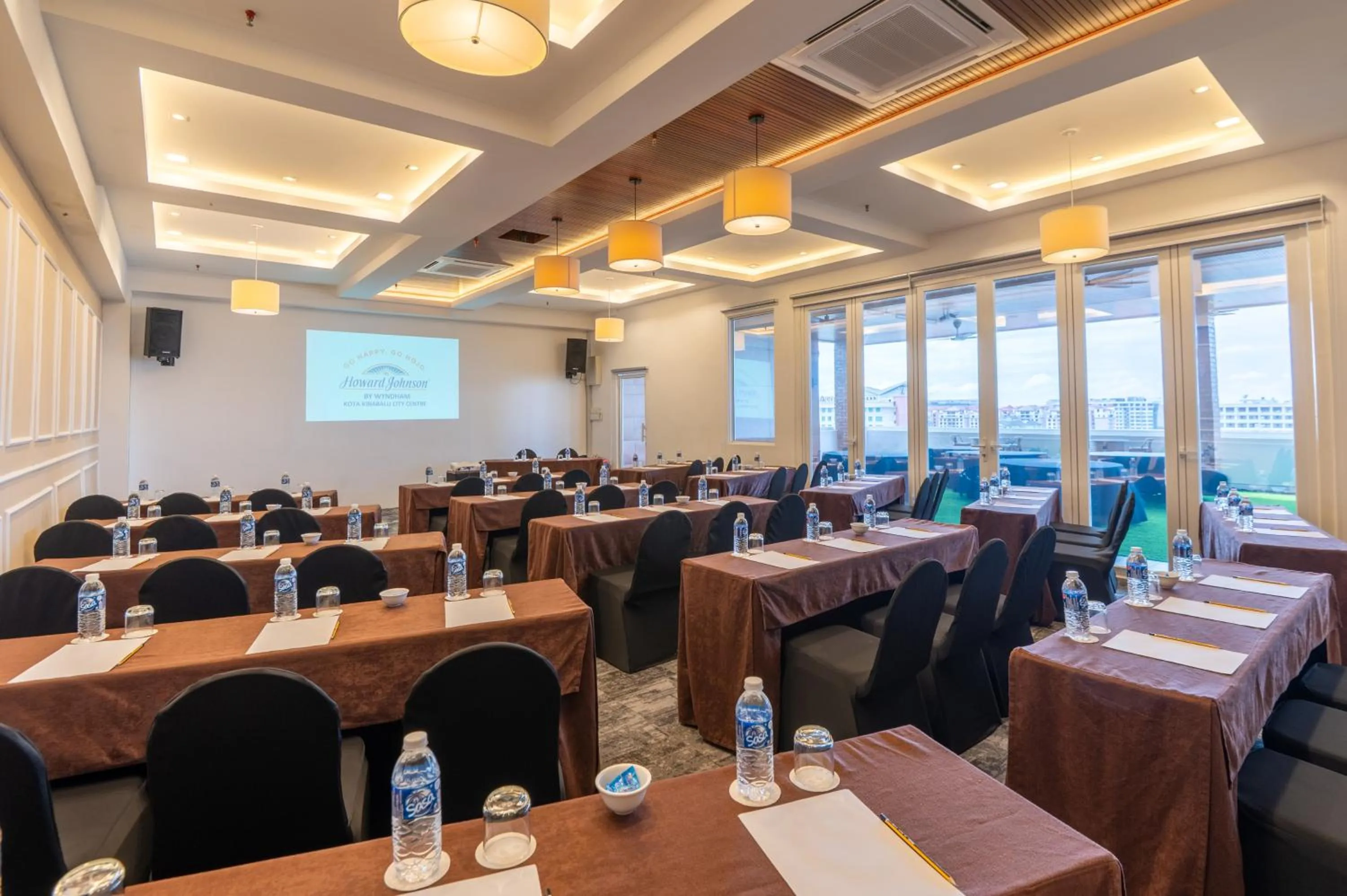 Meeting/conference room in Howard Johnson by Wyndham Kota Kinabalu City Centre, formerly Hotel Shangri-La Kota Kinabalu