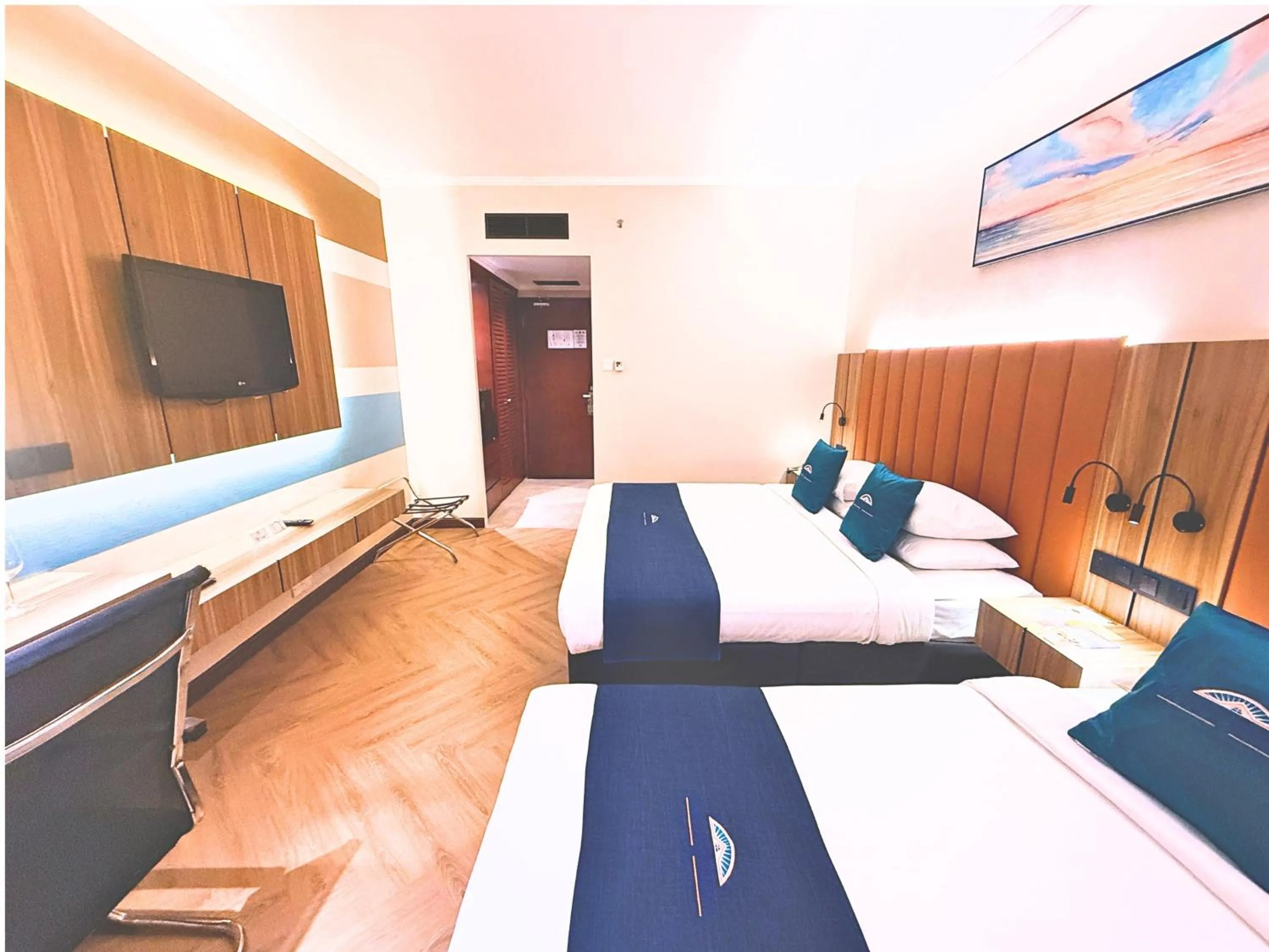 Bed in Howard Johnson by Wyndham Kota Kinabalu City Centre, formerly Hotel Shangri-La Kota Kinabalu