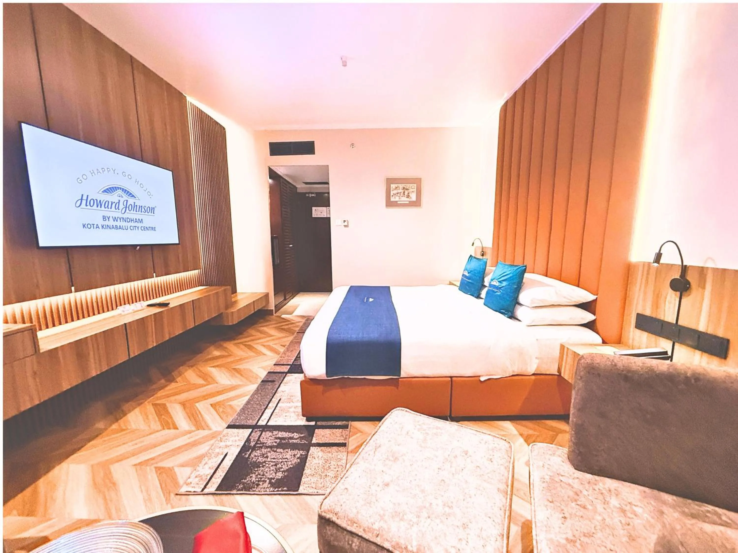 Bed in Howard Johnson by Wyndham Kota Kinabalu City Centre, formerly Hotel Shangri-La Kota Kinabalu