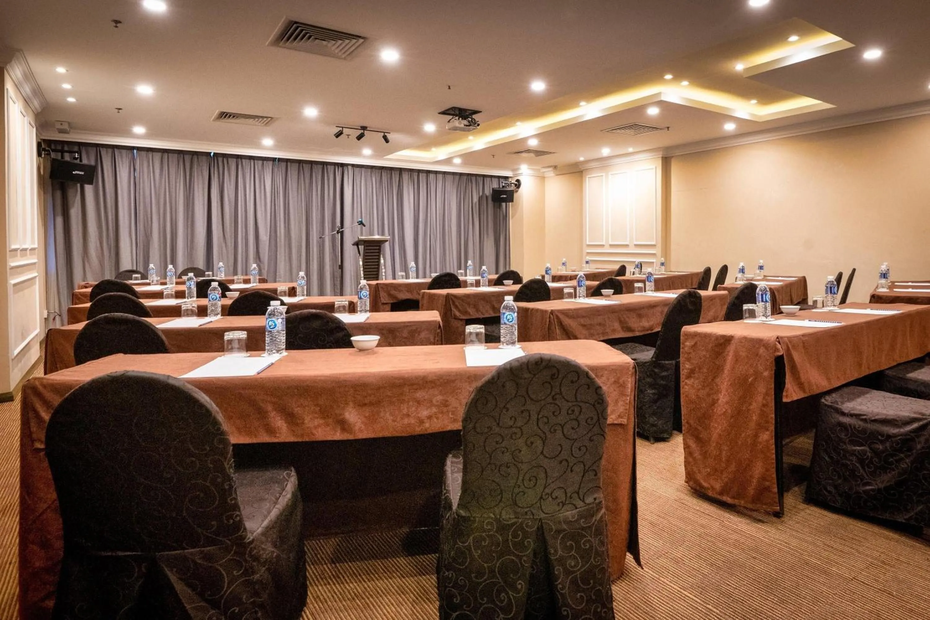 Meeting/conference room in Howard Johnson by Wyndham Kota Kinabalu City Centre, formerly Hotel Shangri-La Kota Kinabalu
