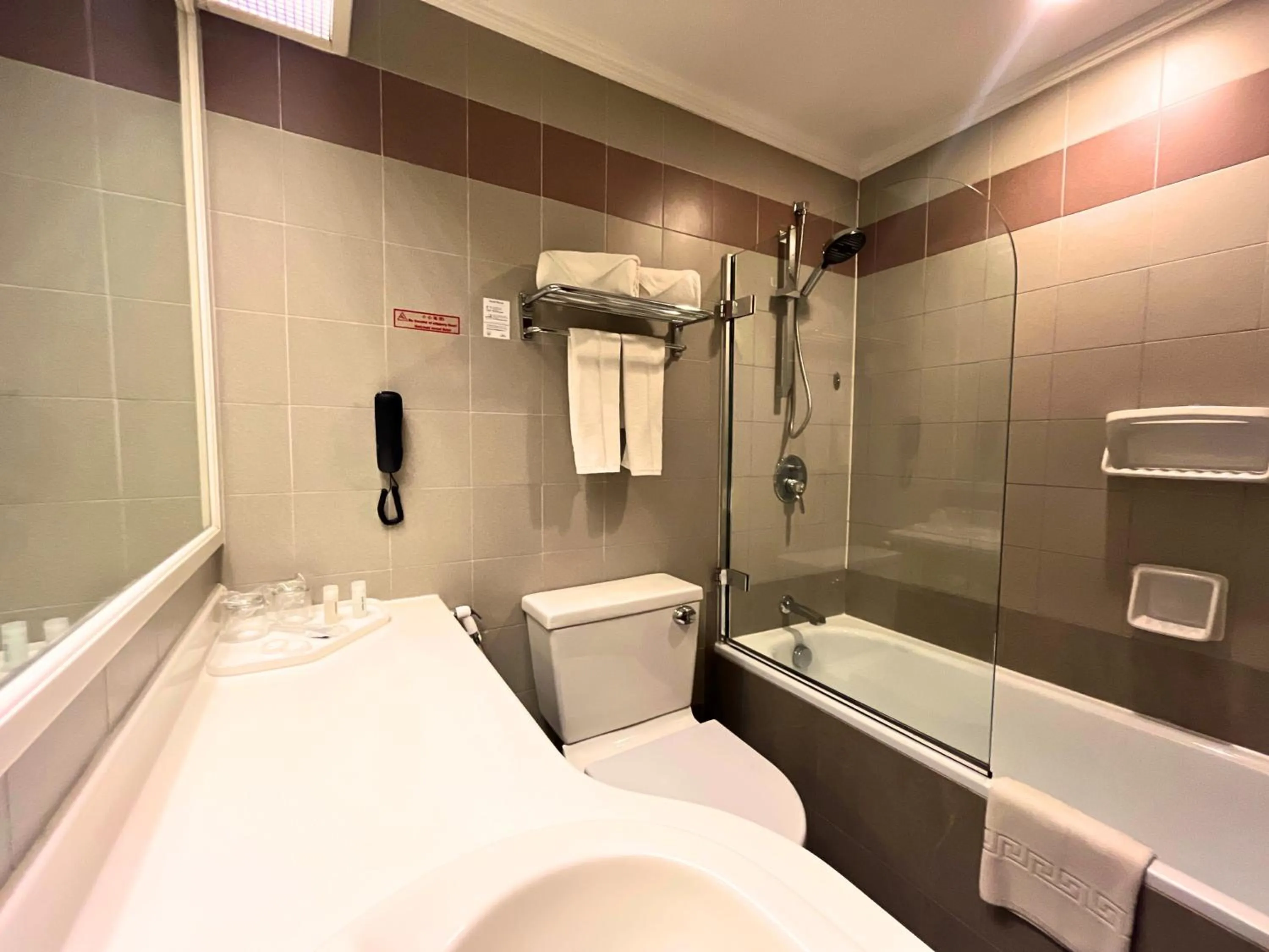 Shower in Howard Johnson by Wyndham Kota Kinabalu City Centre, formerly Hotel Shangri-La Kota Kinabalu