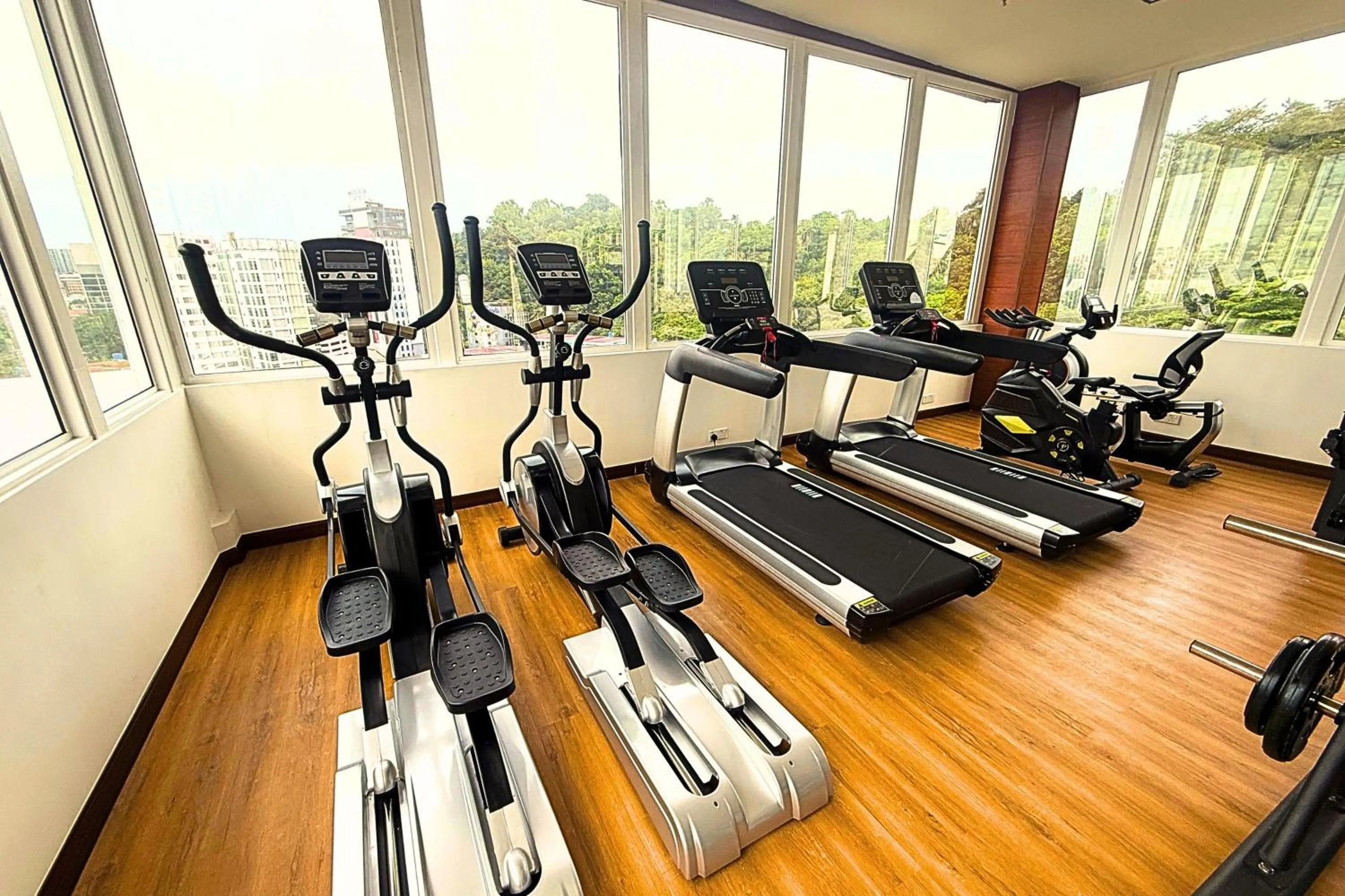 Fitness centre/facilities in Howard Johnson by Wyndham Kota Kinabalu City Centre, formerly Hotel Shangri-La Kota Kinabalu