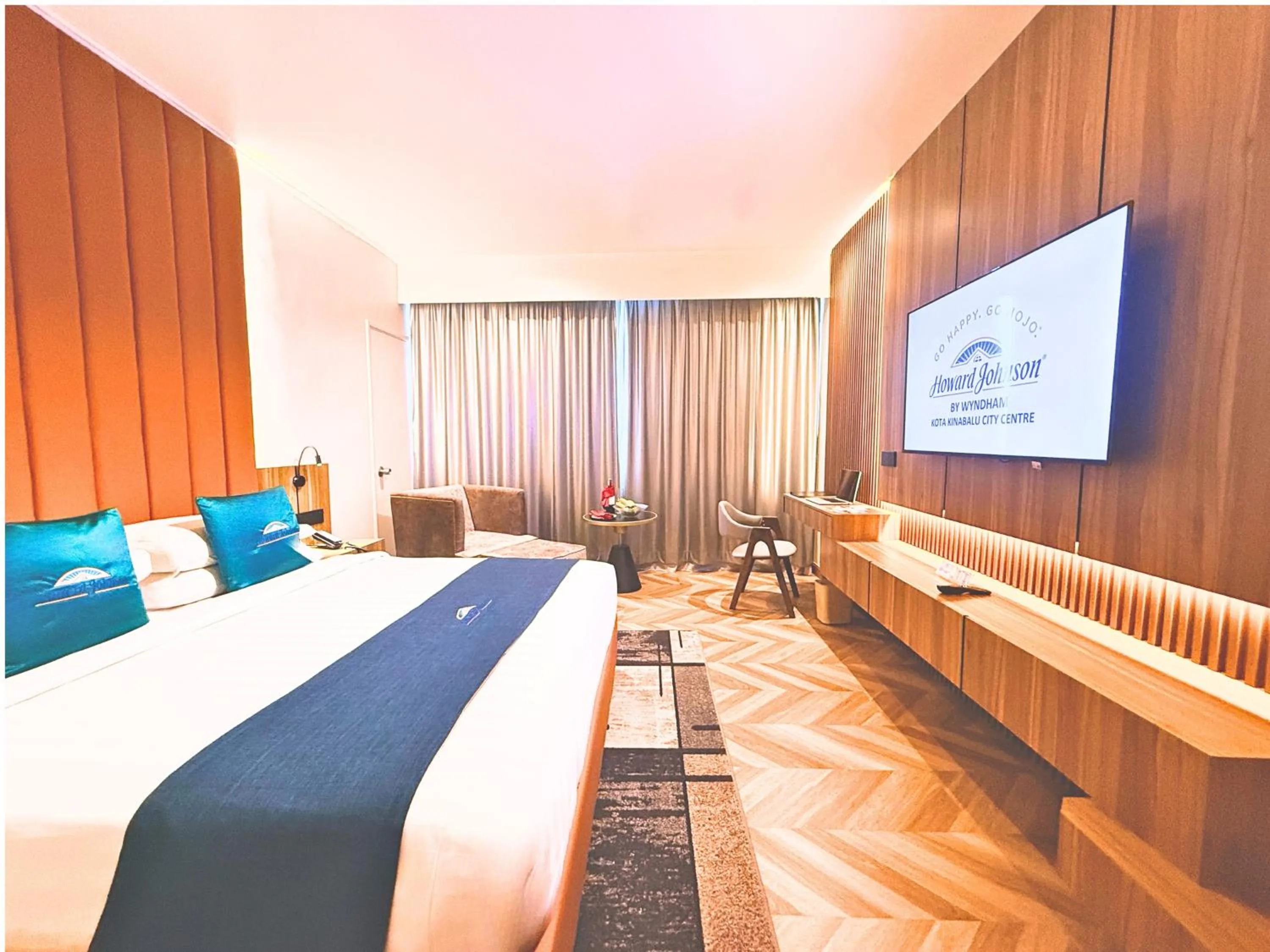 Bed in Howard Johnson by Wyndham Kota Kinabalu City Centre, formerly Hotel Shangri-La Kota Kinabalu