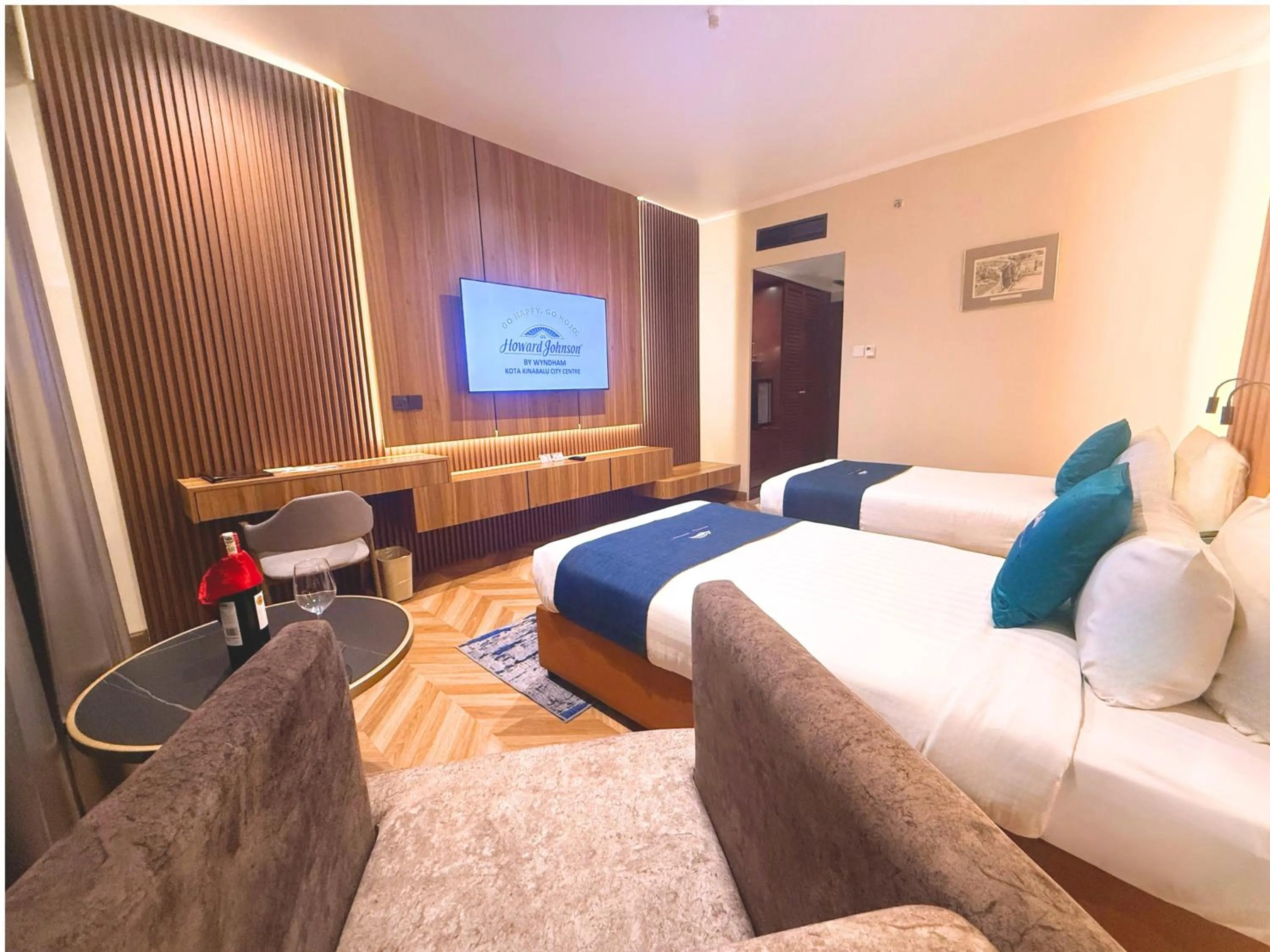 Bed in Howard Johnson by Wyndham Kota Kinabalu City Centre, formerly Hotel Shangri-La Kota Kinabalu