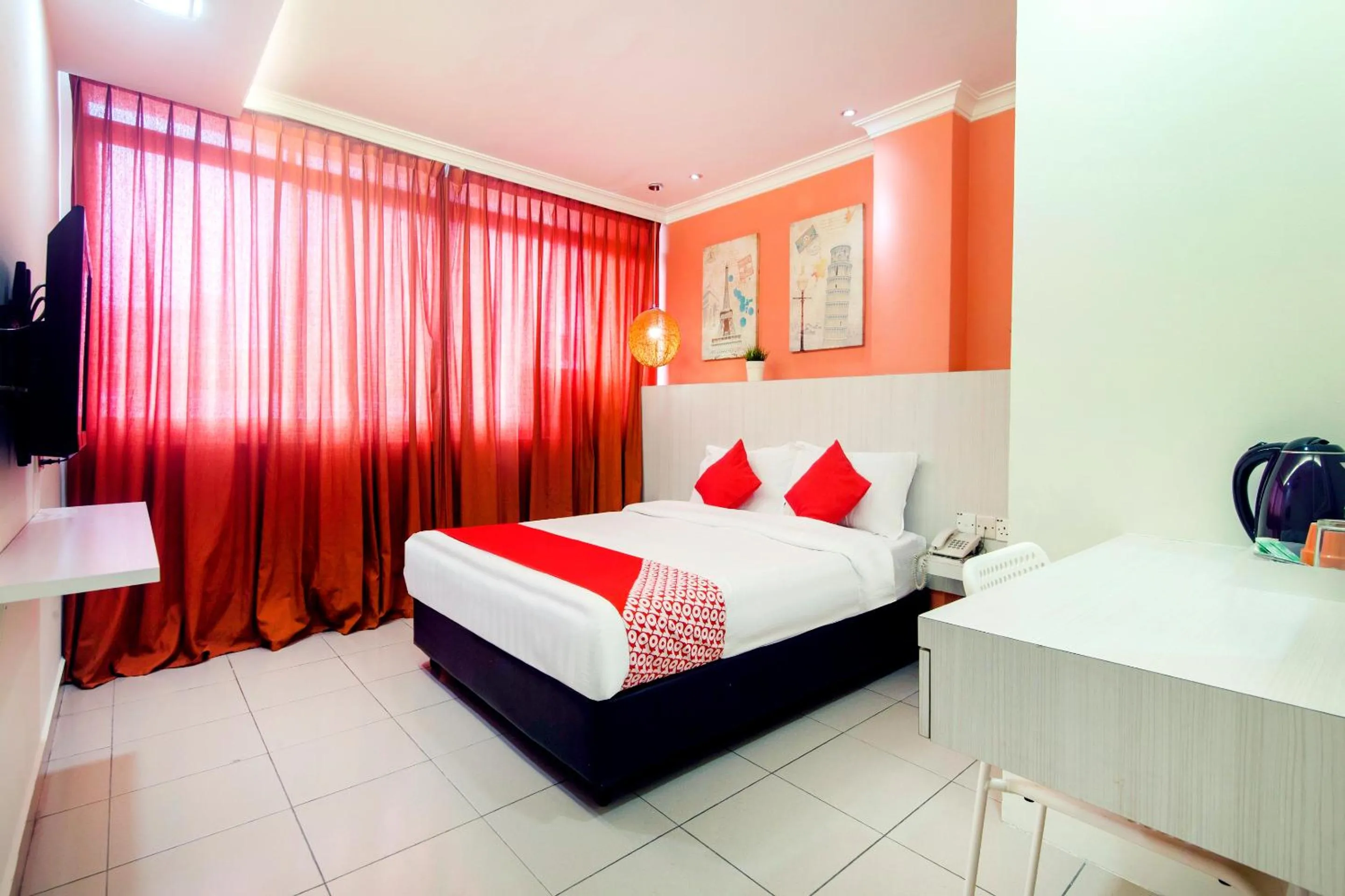 Bedroom, Bed in OYO 761 City Hotel