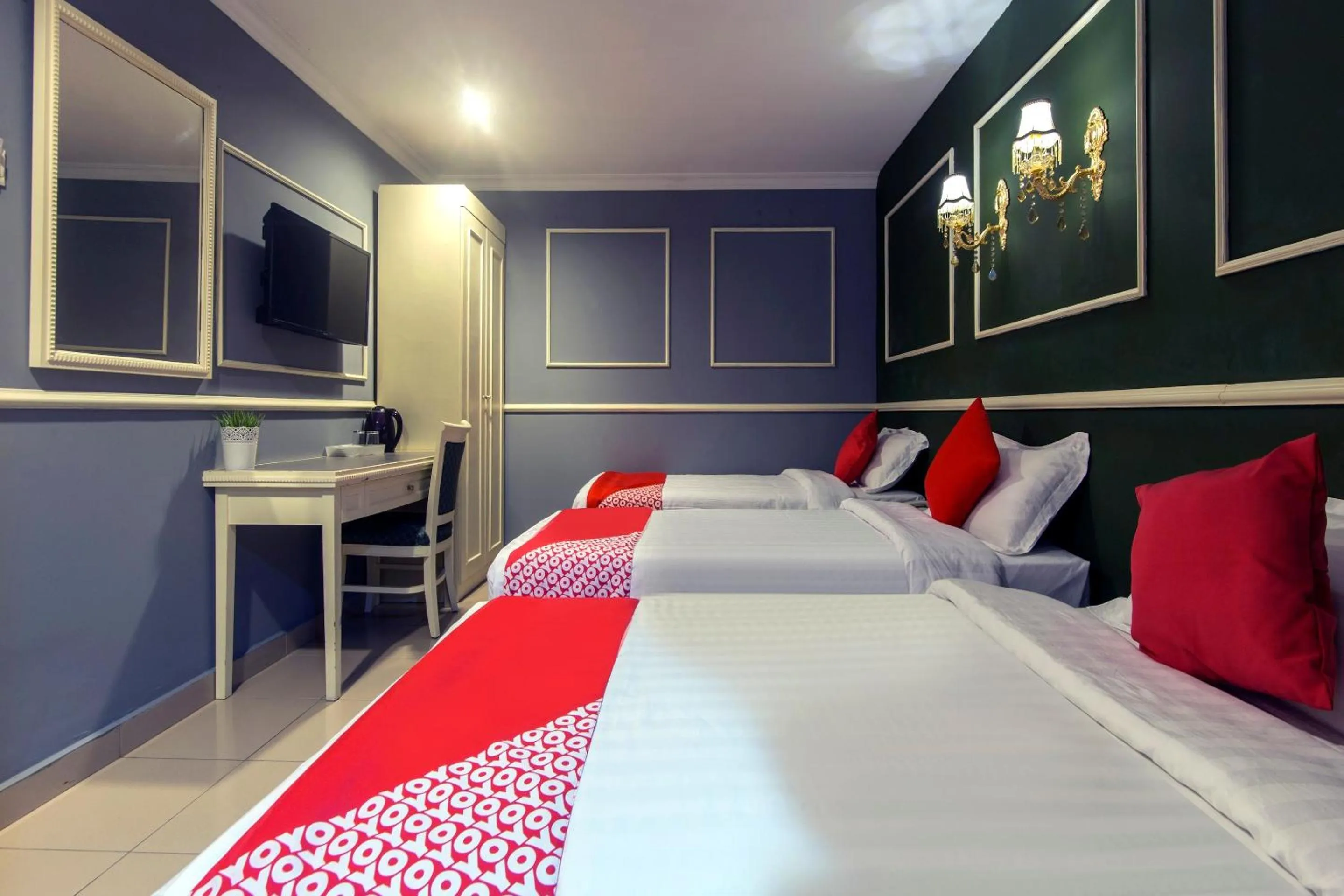 Bedroom, Bed in OYO 761 City Hotel