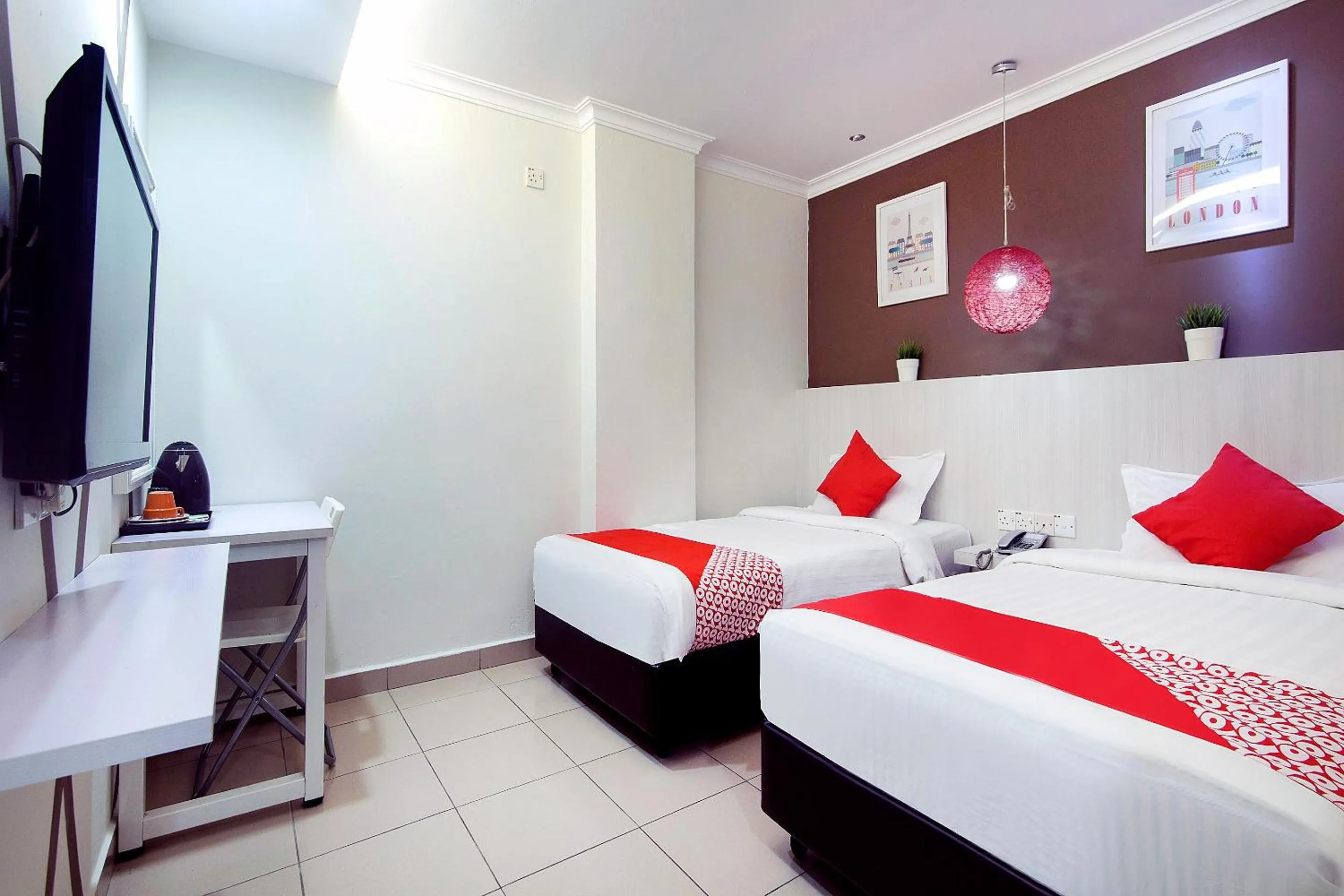 Bedroom, Bed in OYO 761 City Hotel