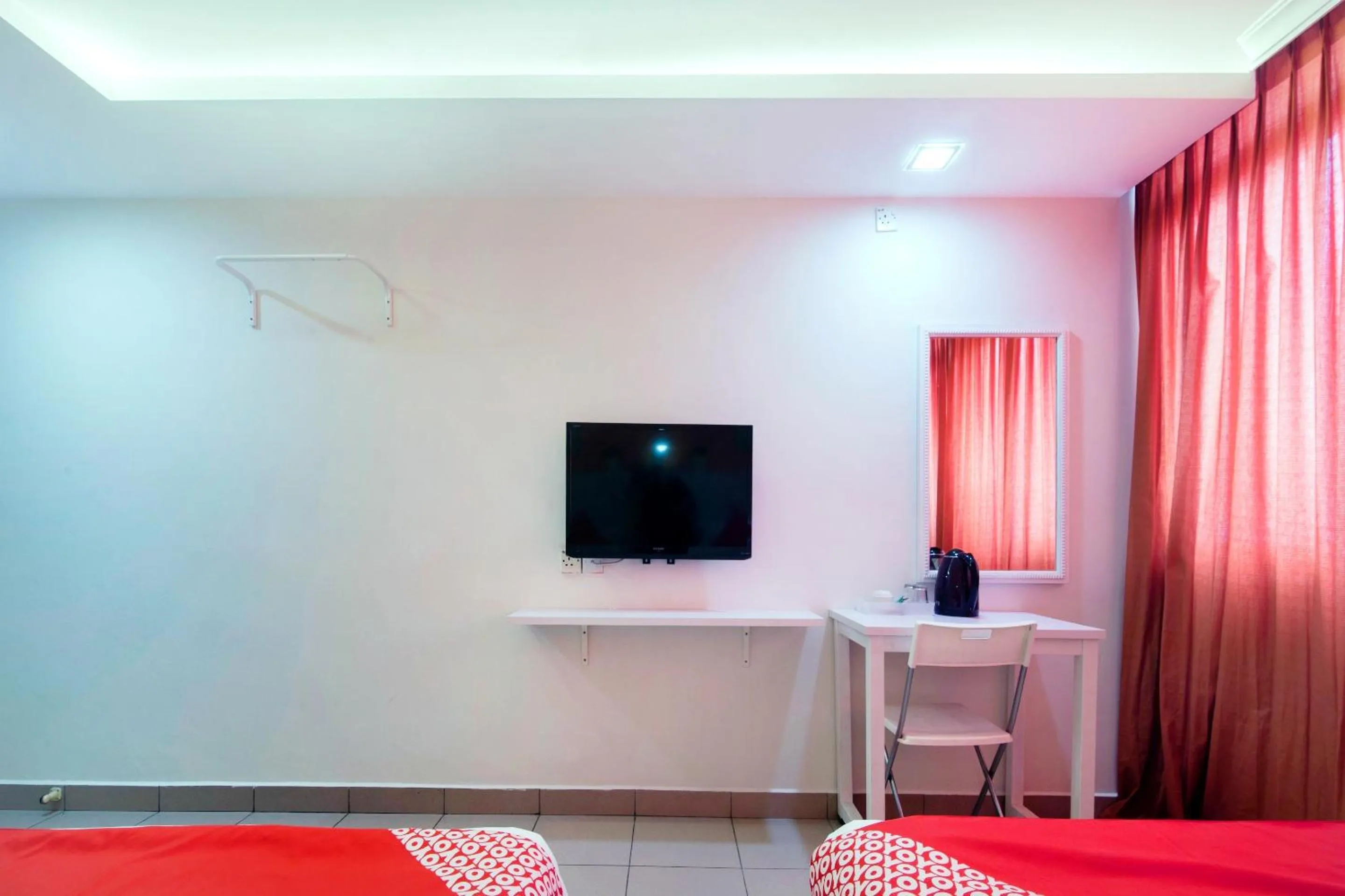 Bedroom, Bed in OYO 761 City Hotel