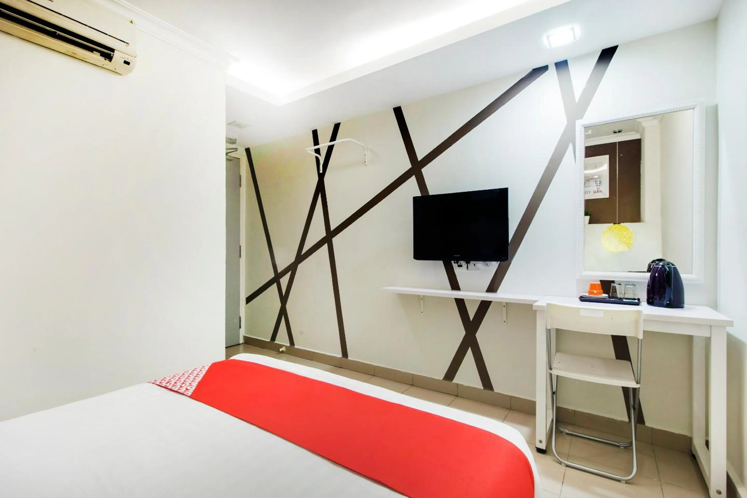 Bedroom, Bed in OYO 761 City Hotel