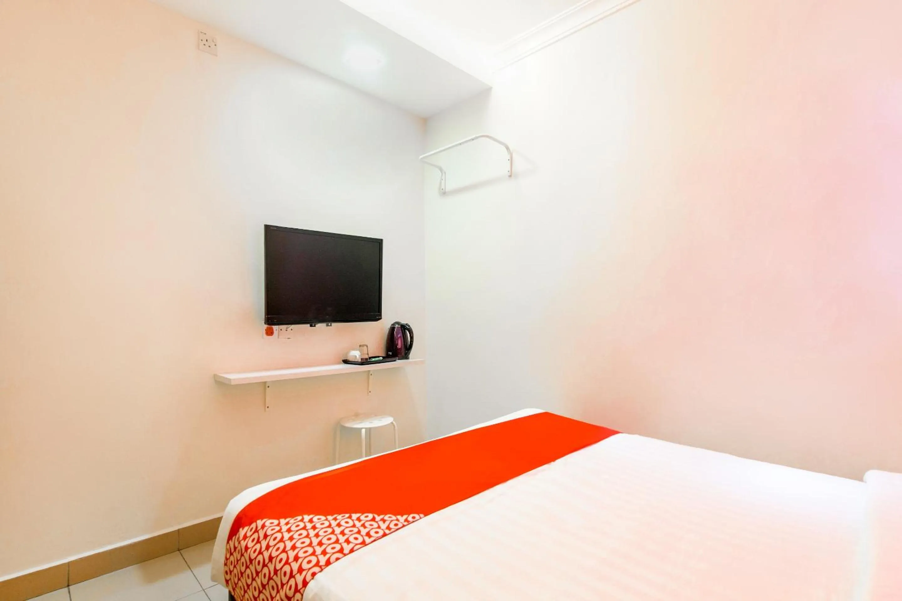 Bedroom, Bed in OYO 761 City Hotel