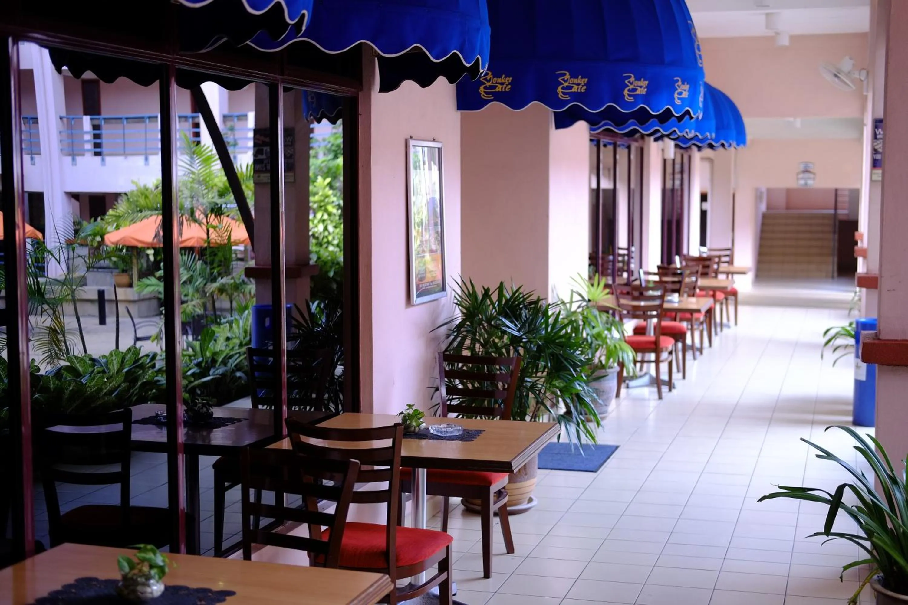 Restaurant/places to eat in Hotel Seri Malaysia Melaka