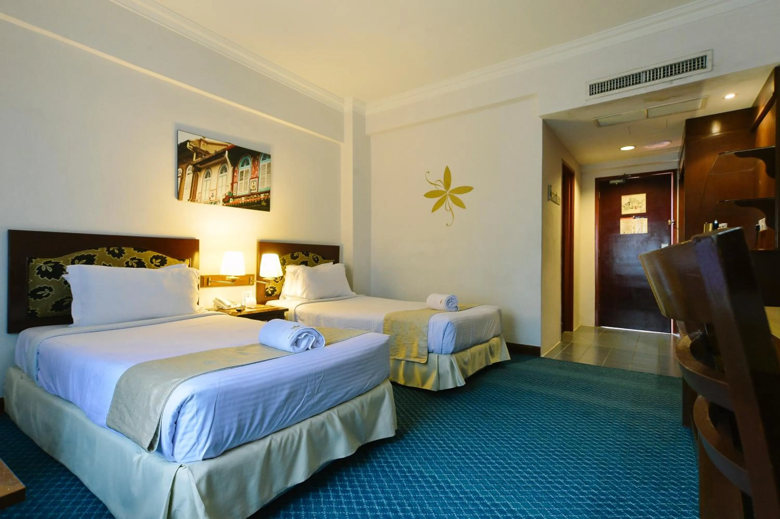 Photo of the whole room, Bed in Hotel Seri Malaysia Melaka