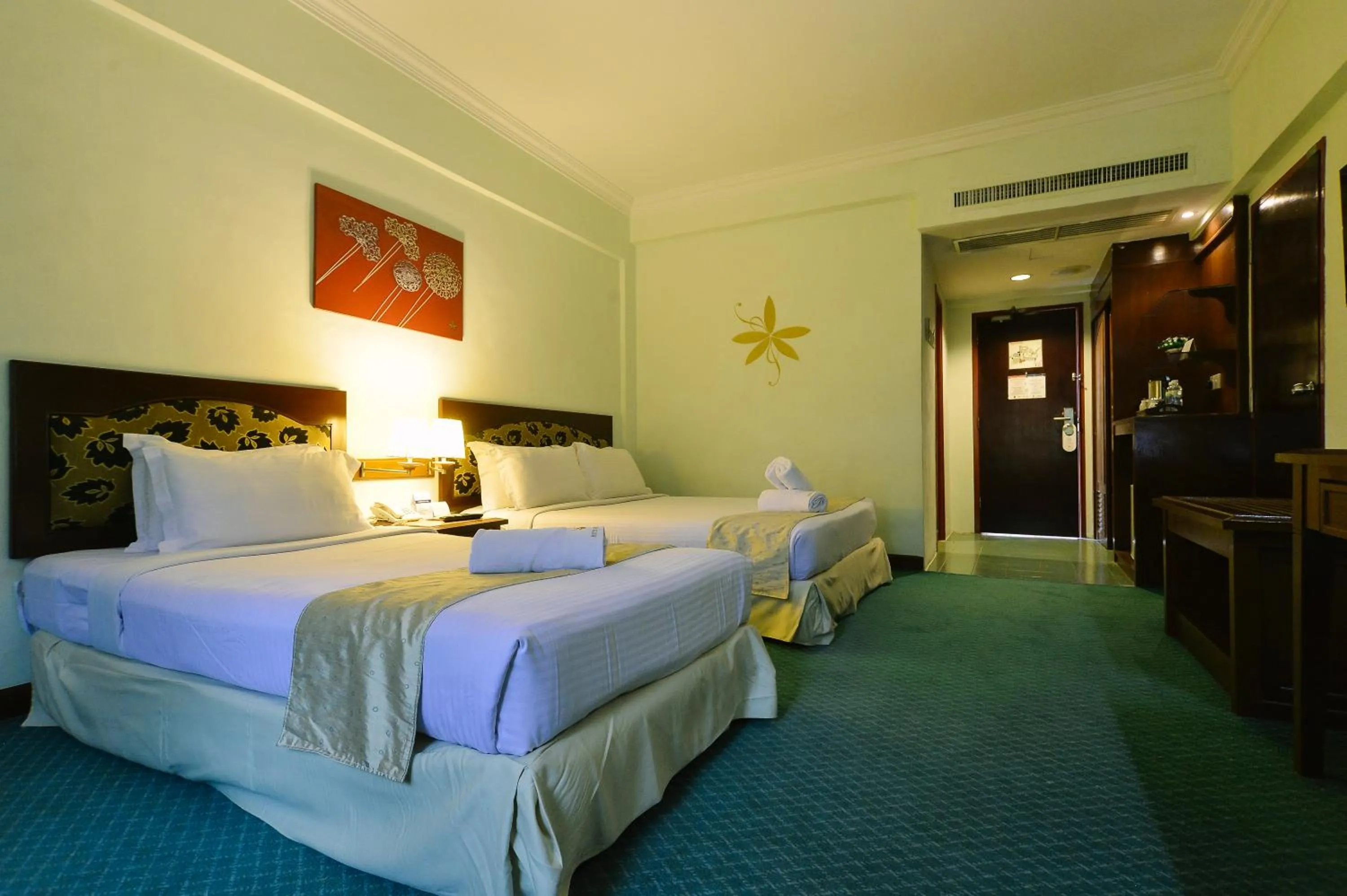 Photo of the whole room, Bed in Hotel Seri Malaysia Melaka