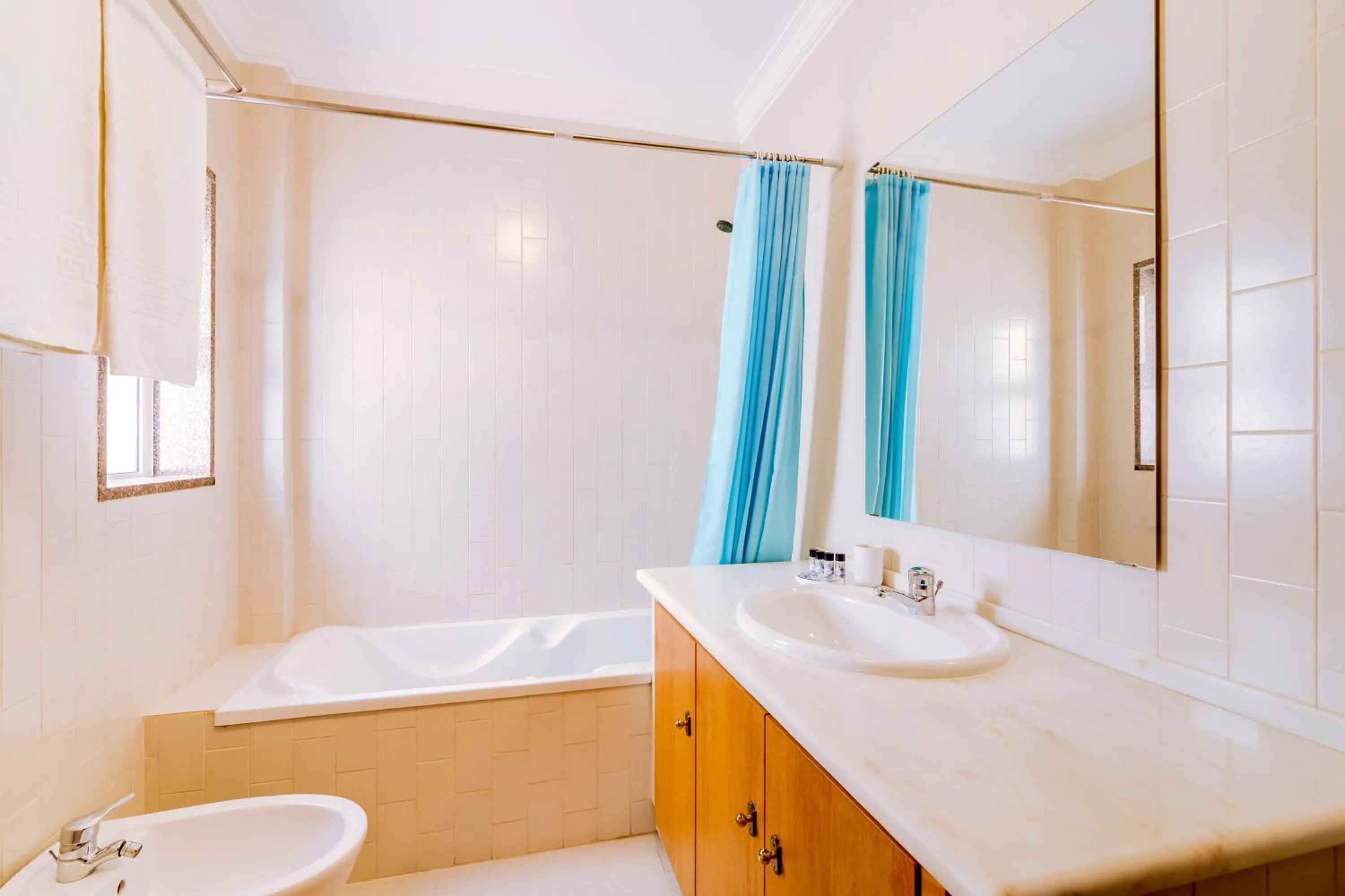 Bathroom in AL- Apartamentos Novos Vista Mar