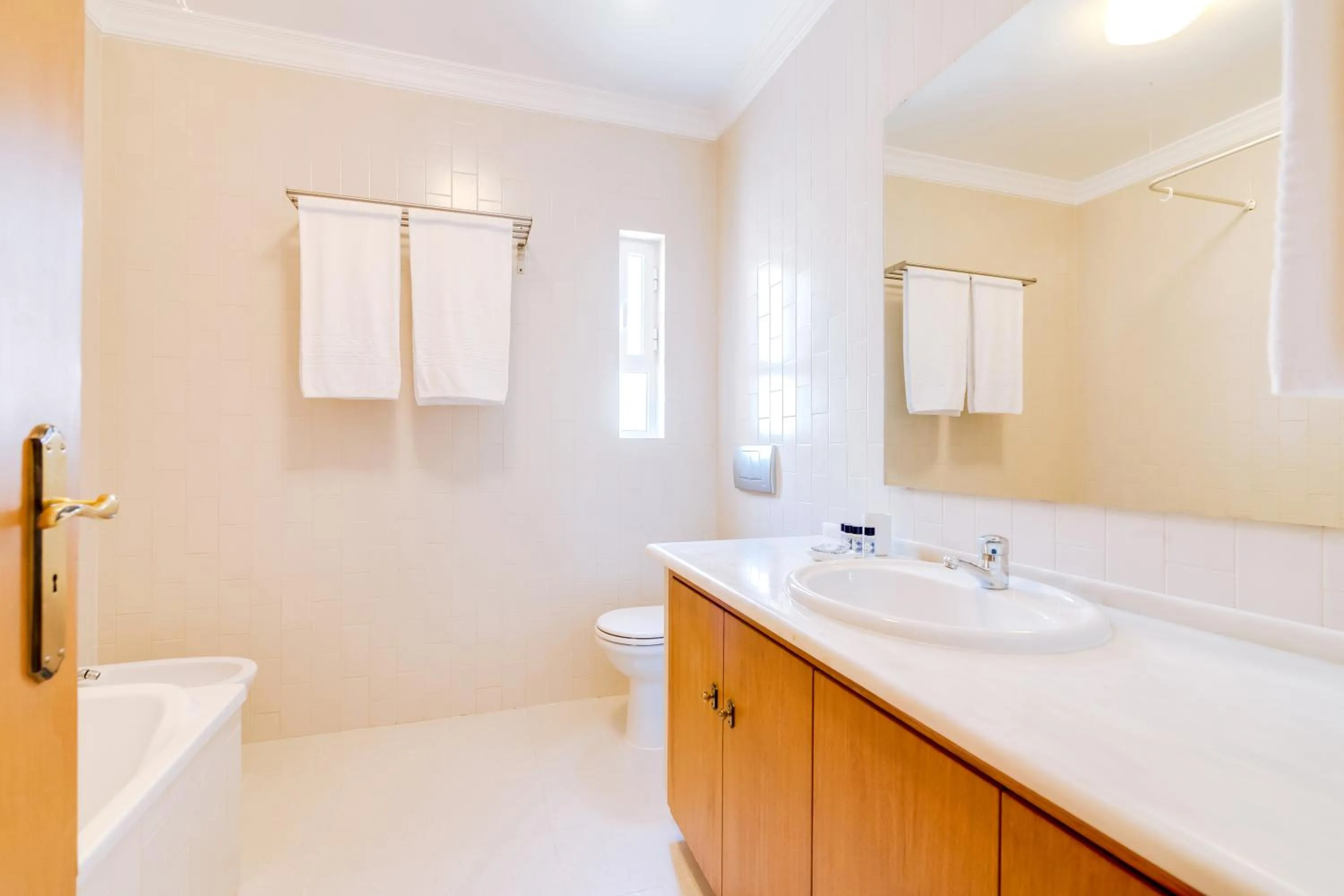 Bathroom in AL- Apartamentos Novos Vista Mar
