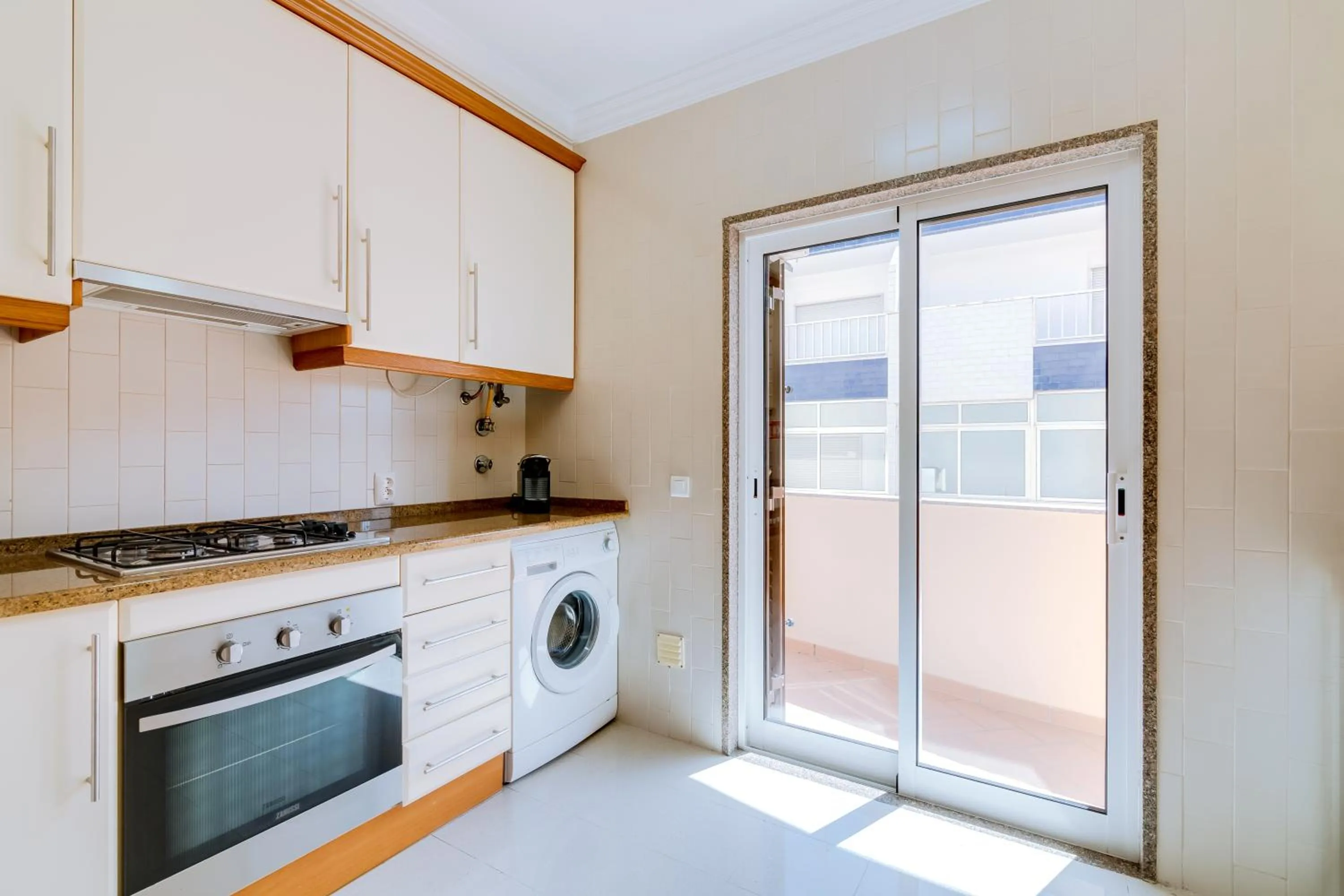 Kitchen or kitchenette in AL- Apartamentos Novos Vista Mar
