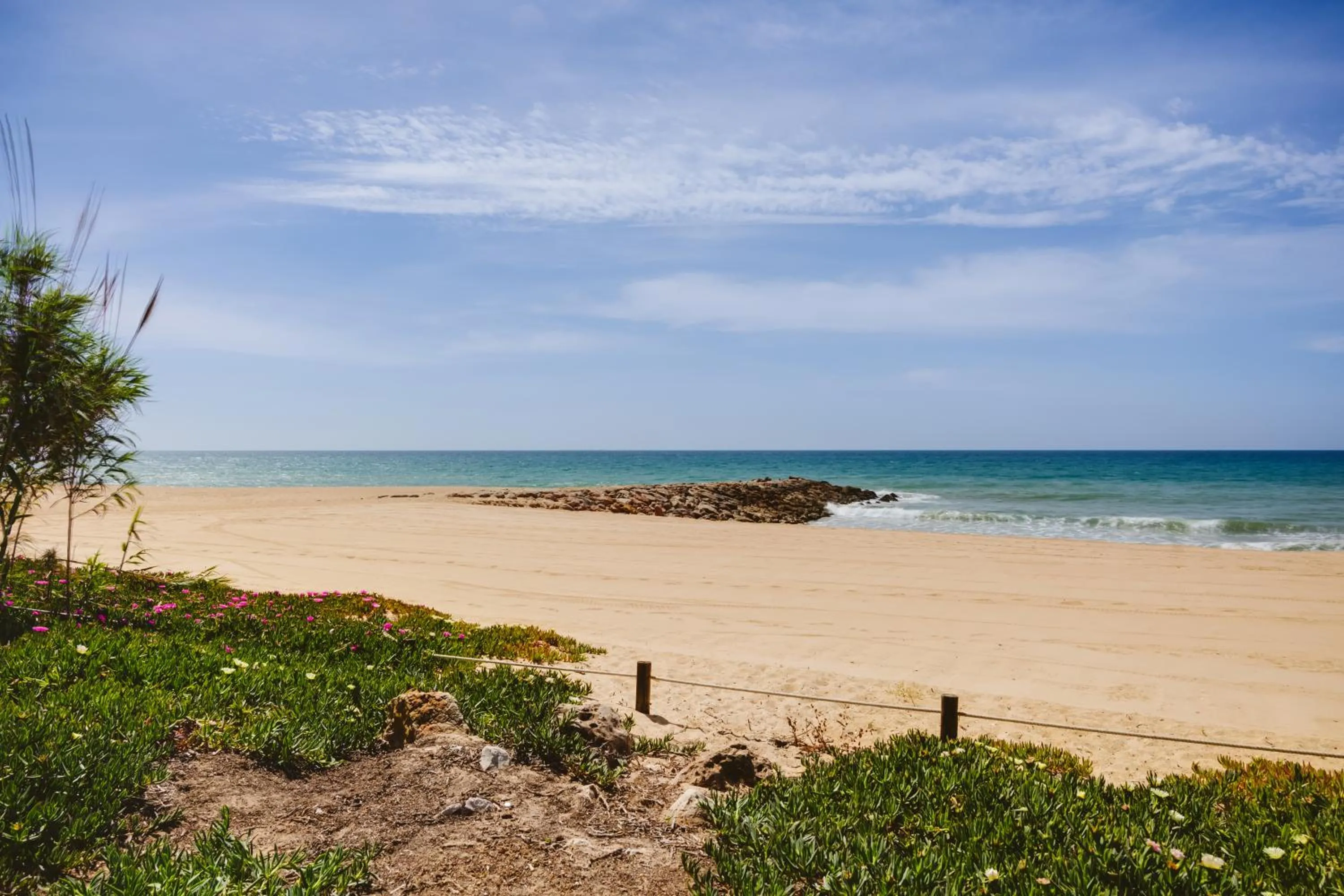 Beach in AL- Apartamentos Novos Vista Mar