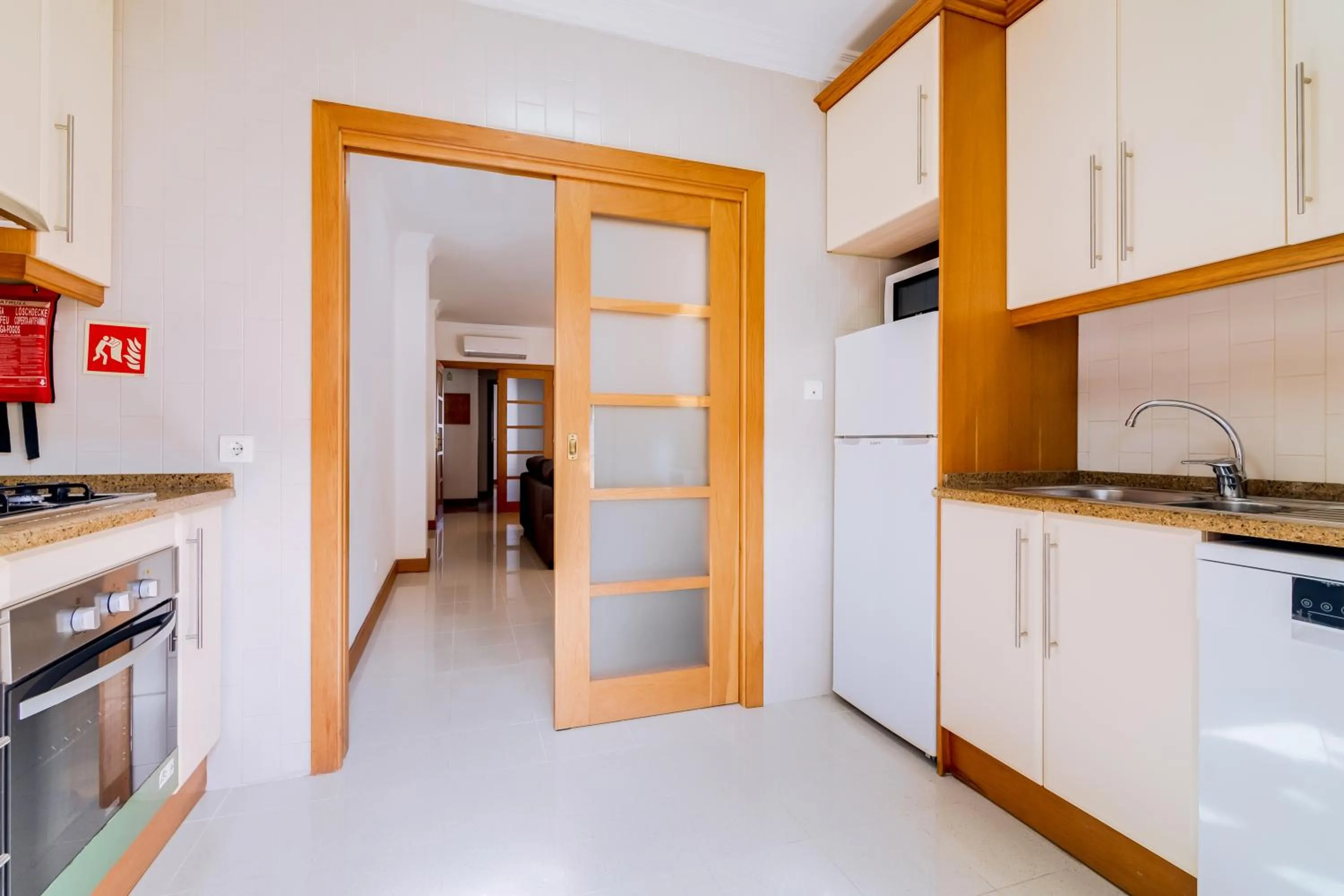 Kitchen or kitchenette in AL- Apartamentos Novos Vista Mar