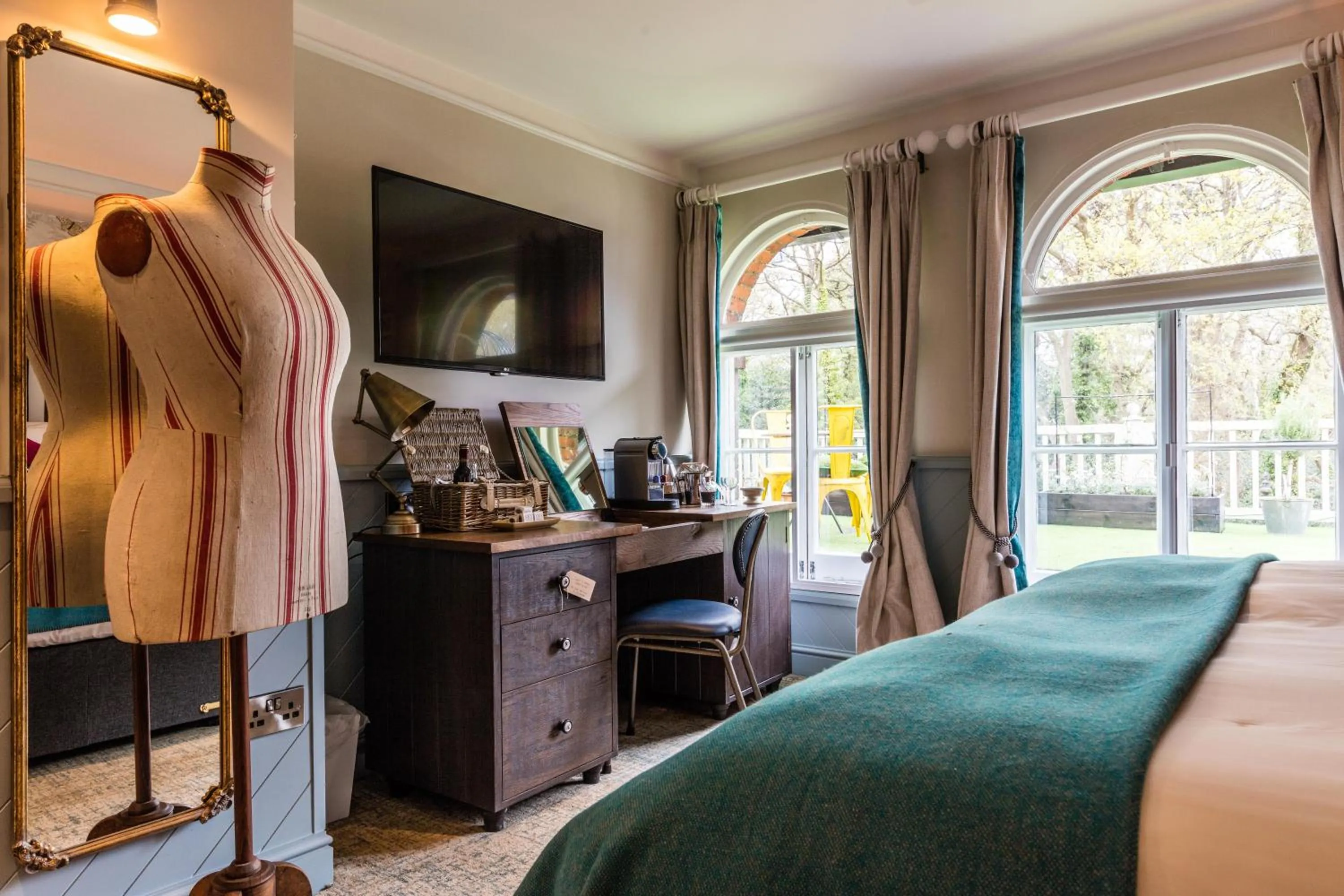 Day, Bed in Hand and Spear