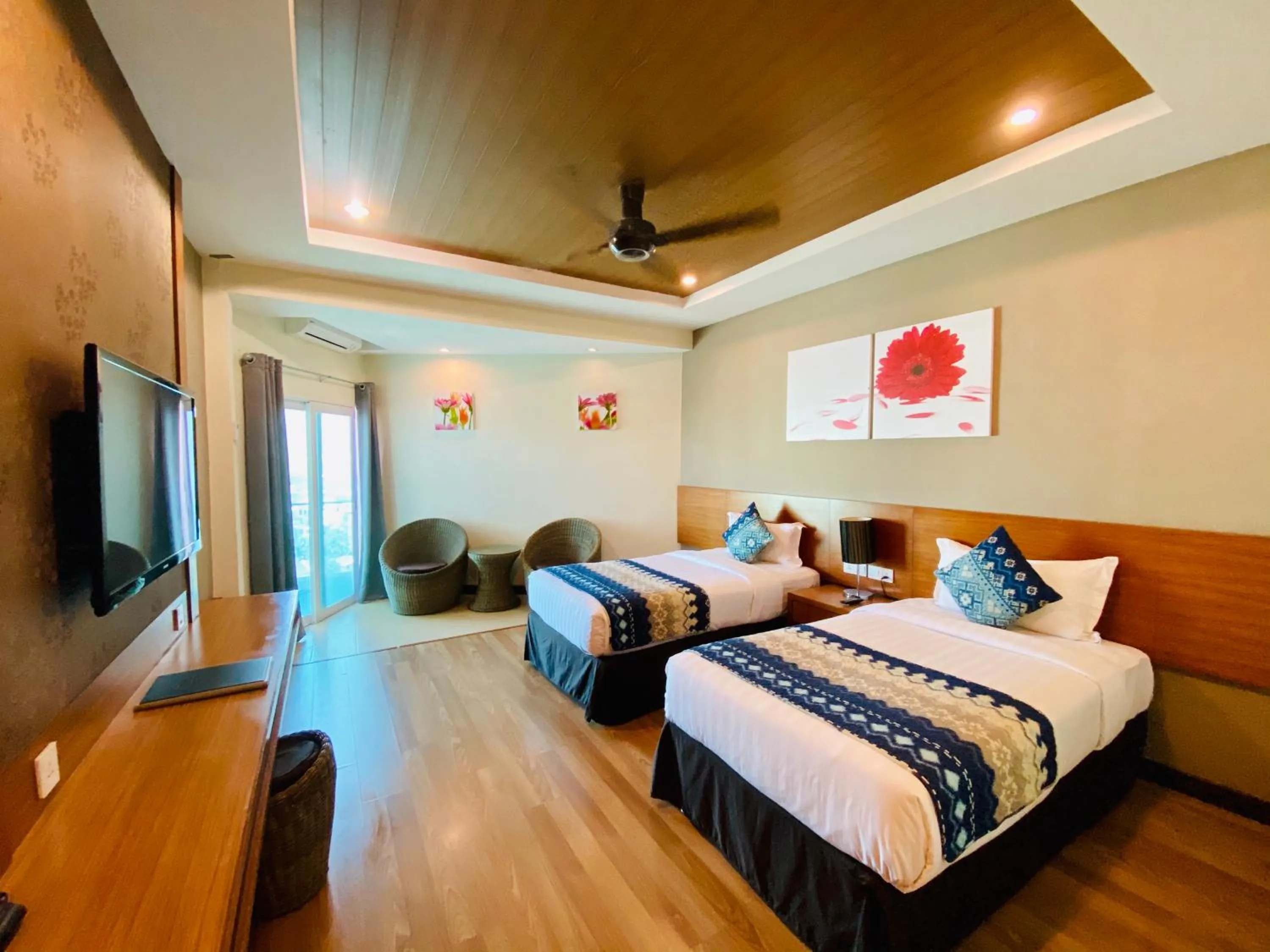 Photo of the whole room, Bed in Langkawi Seaview Hotel