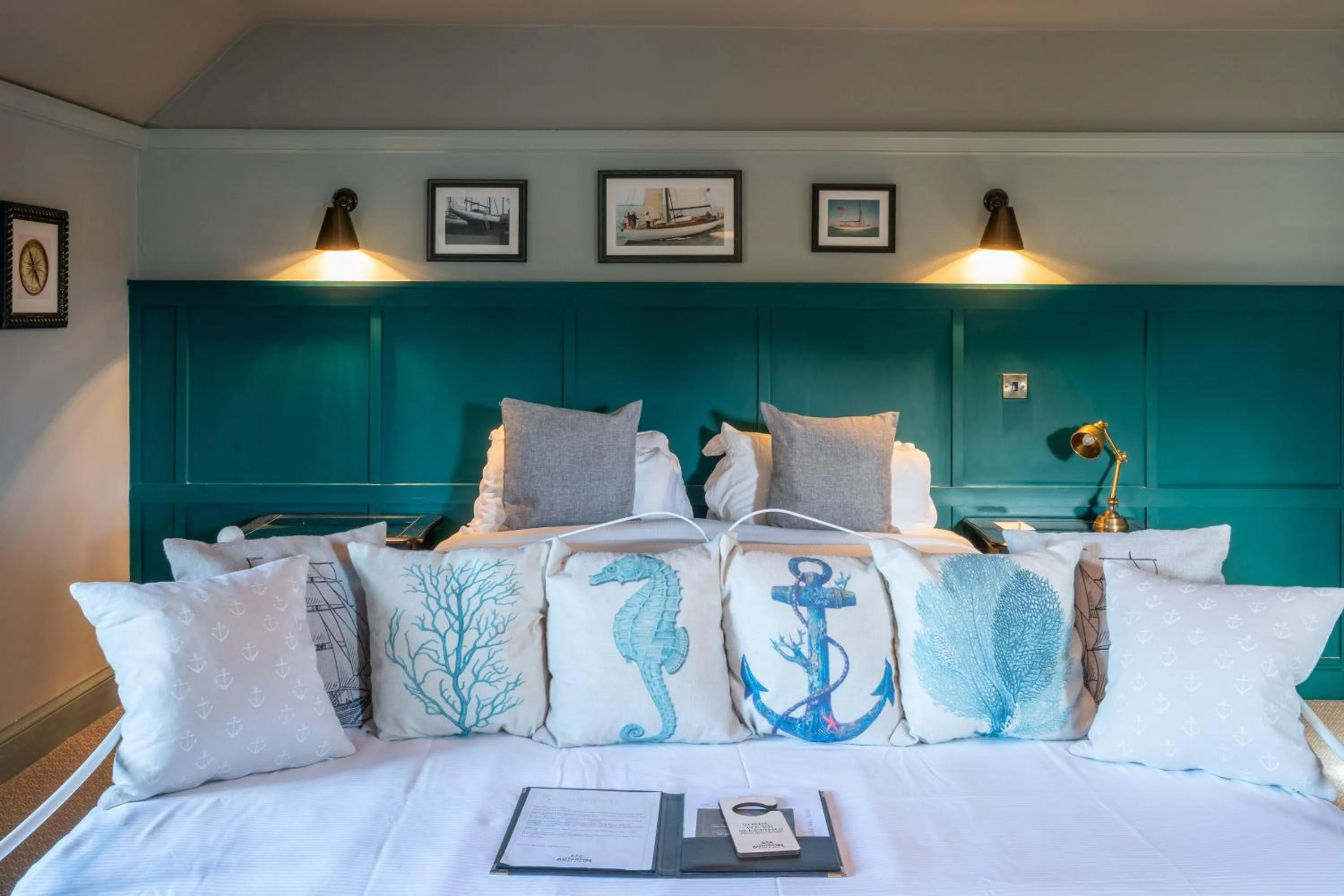 Bed in The Mayflower