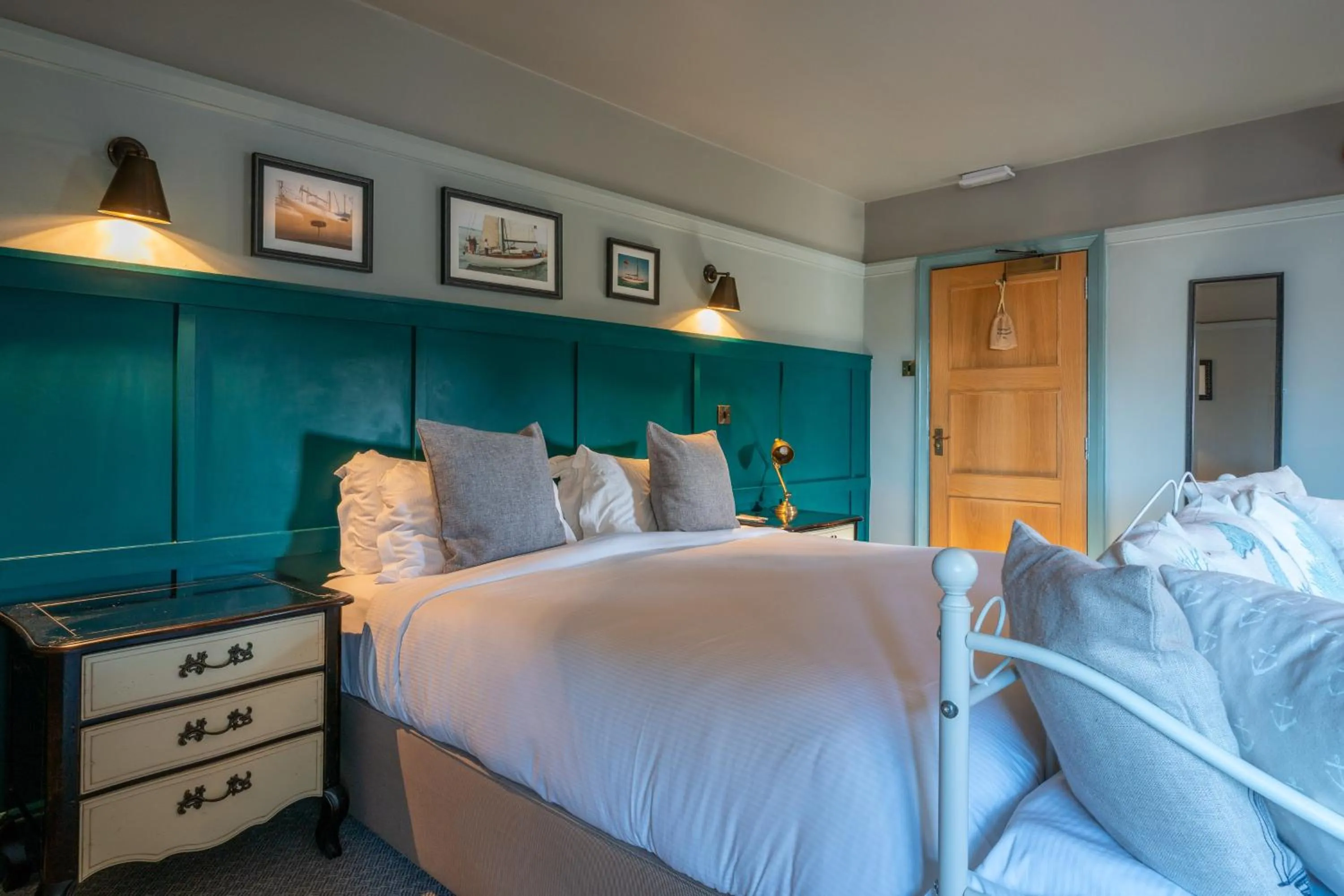 Bedroom, Bed in The Mayflower