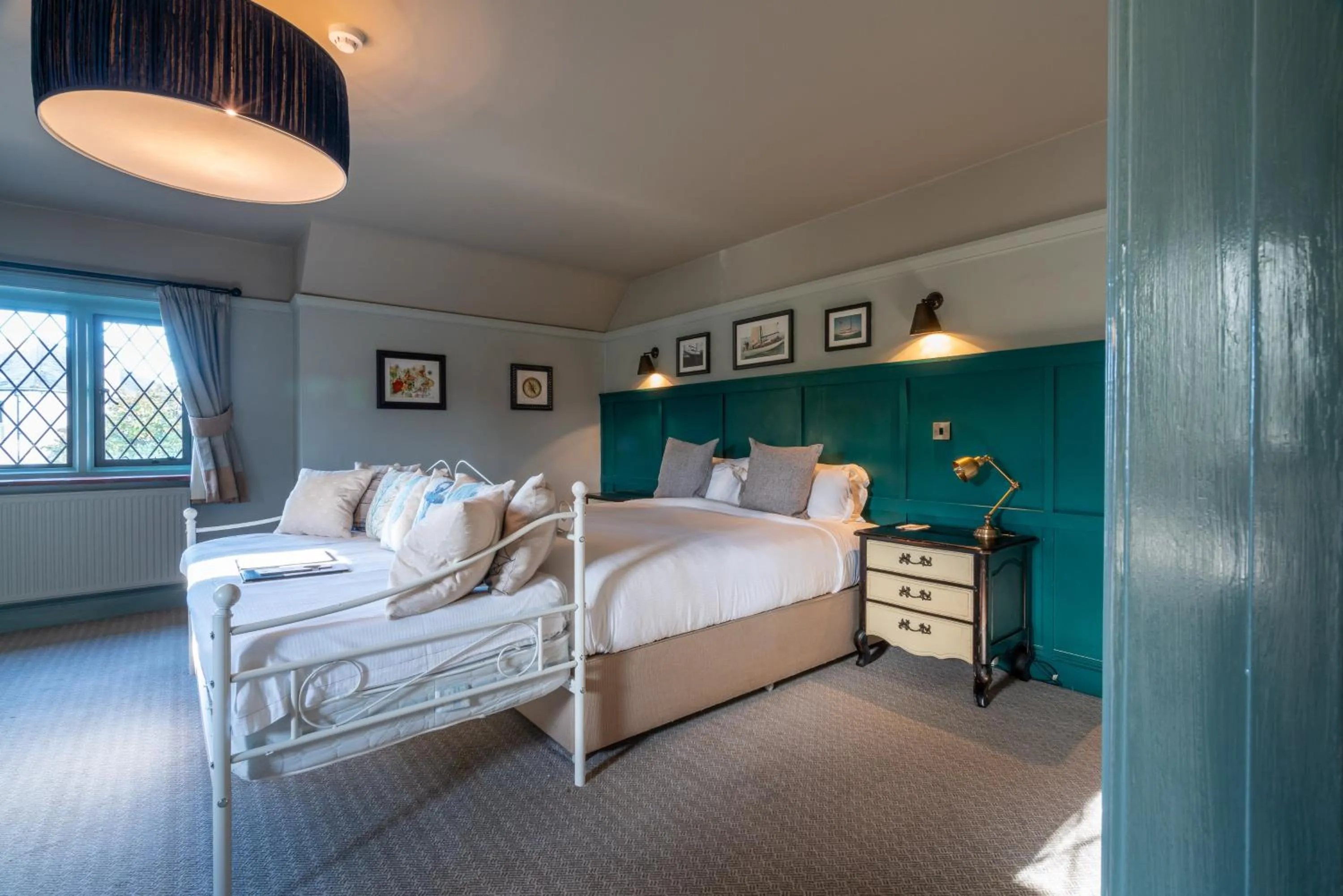 Bed in The Mayflower