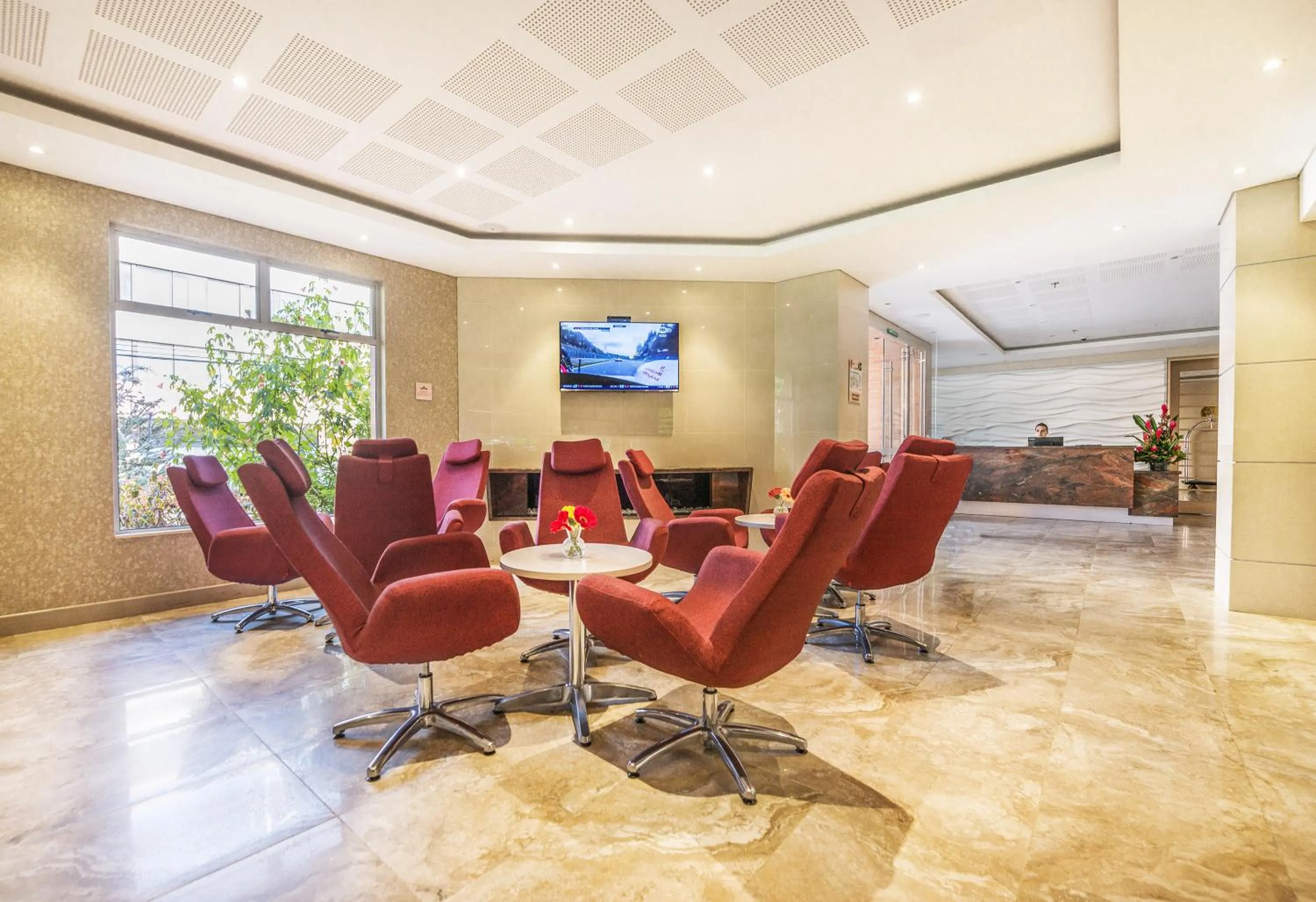 Communal lounge/ TV room in Hotel Plaza Suites