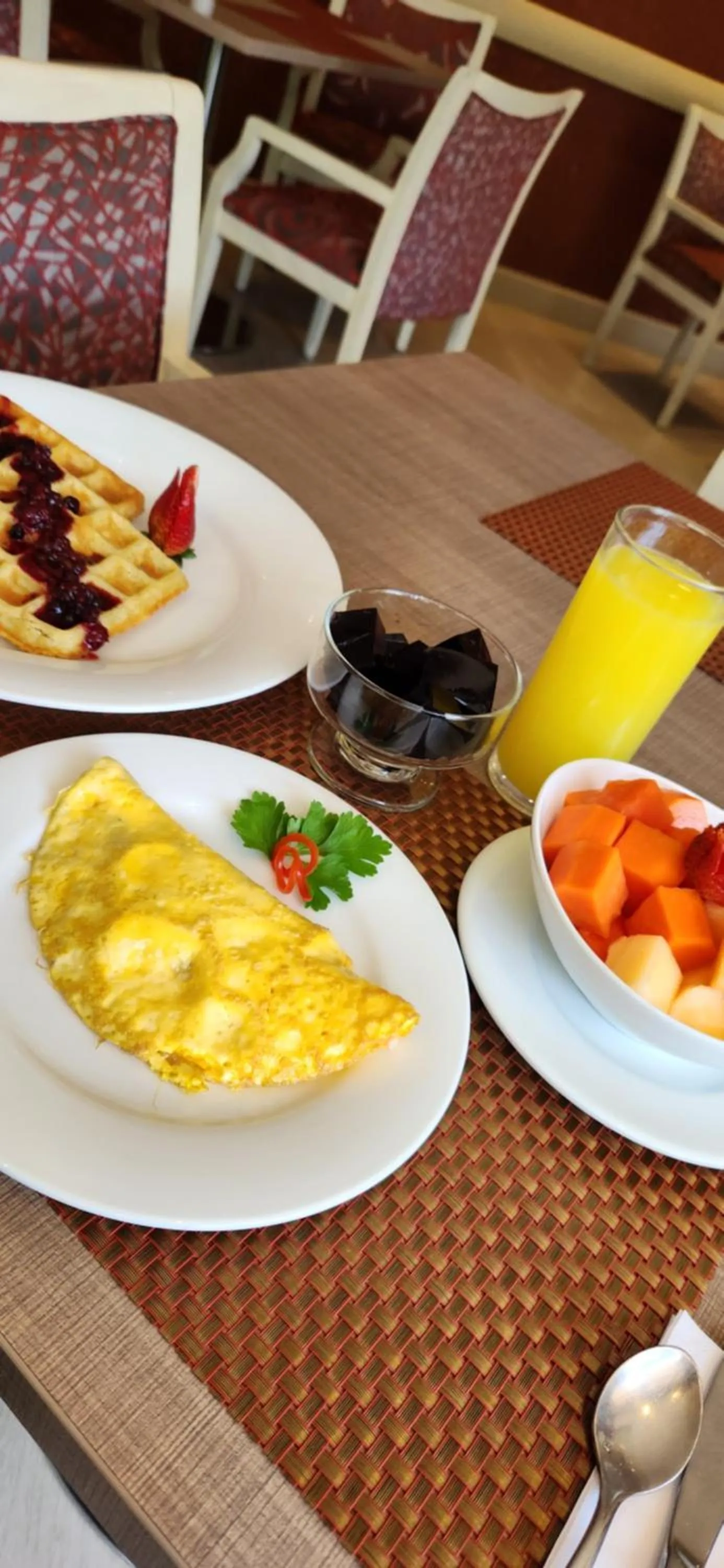 Breakfast in Hotel Plaza Suites