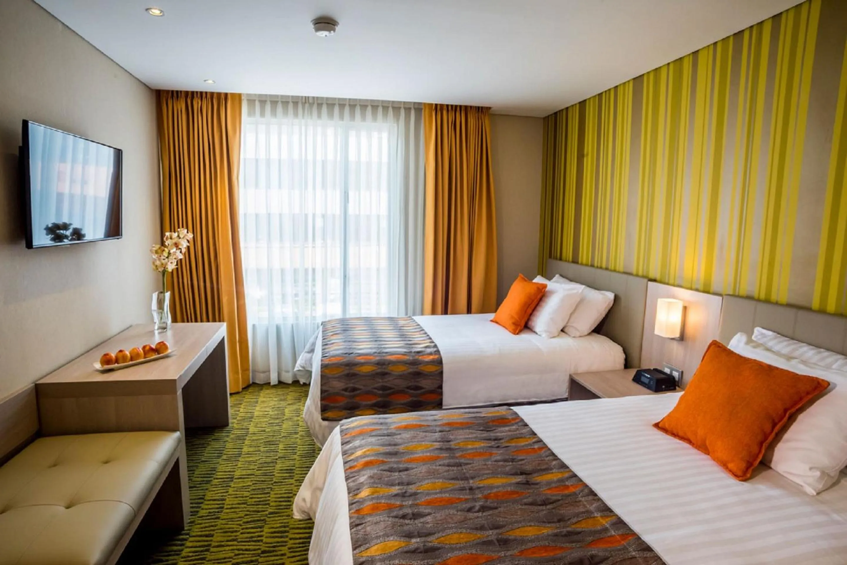 Bedroom, Bed in Hotel Plaza Suites