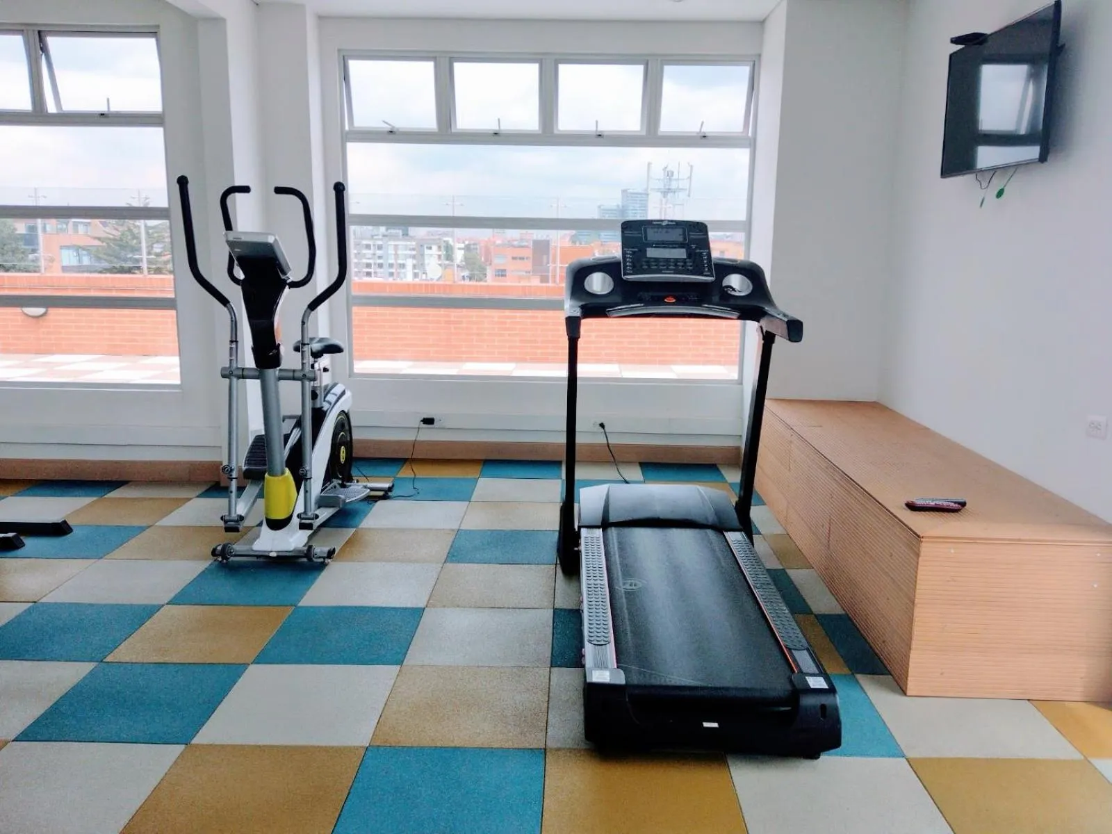 Fitness centre/facilities in Hotel Plaza Suites