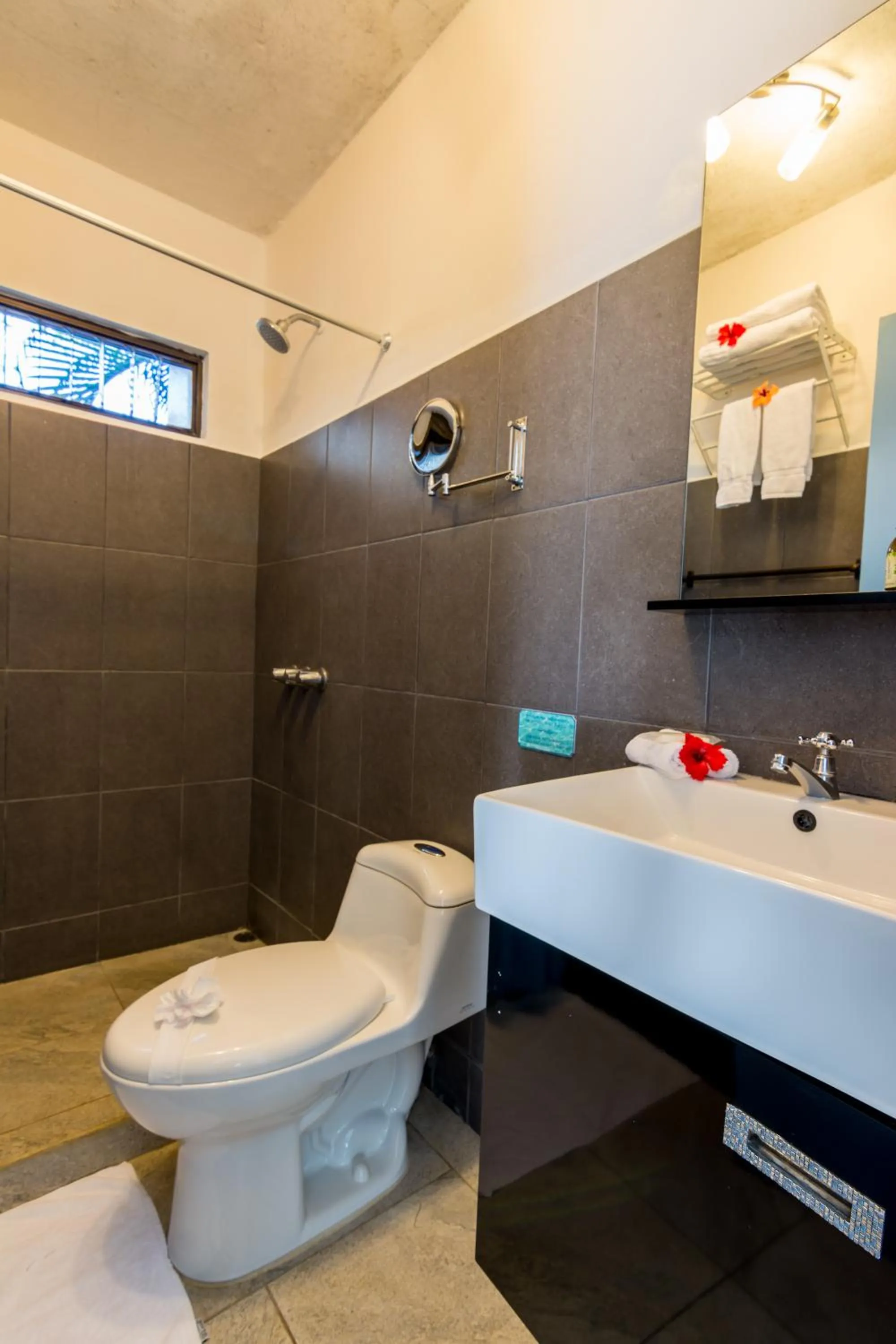 Shower in CLUB IBIZA - Party Hotel & Beach Club