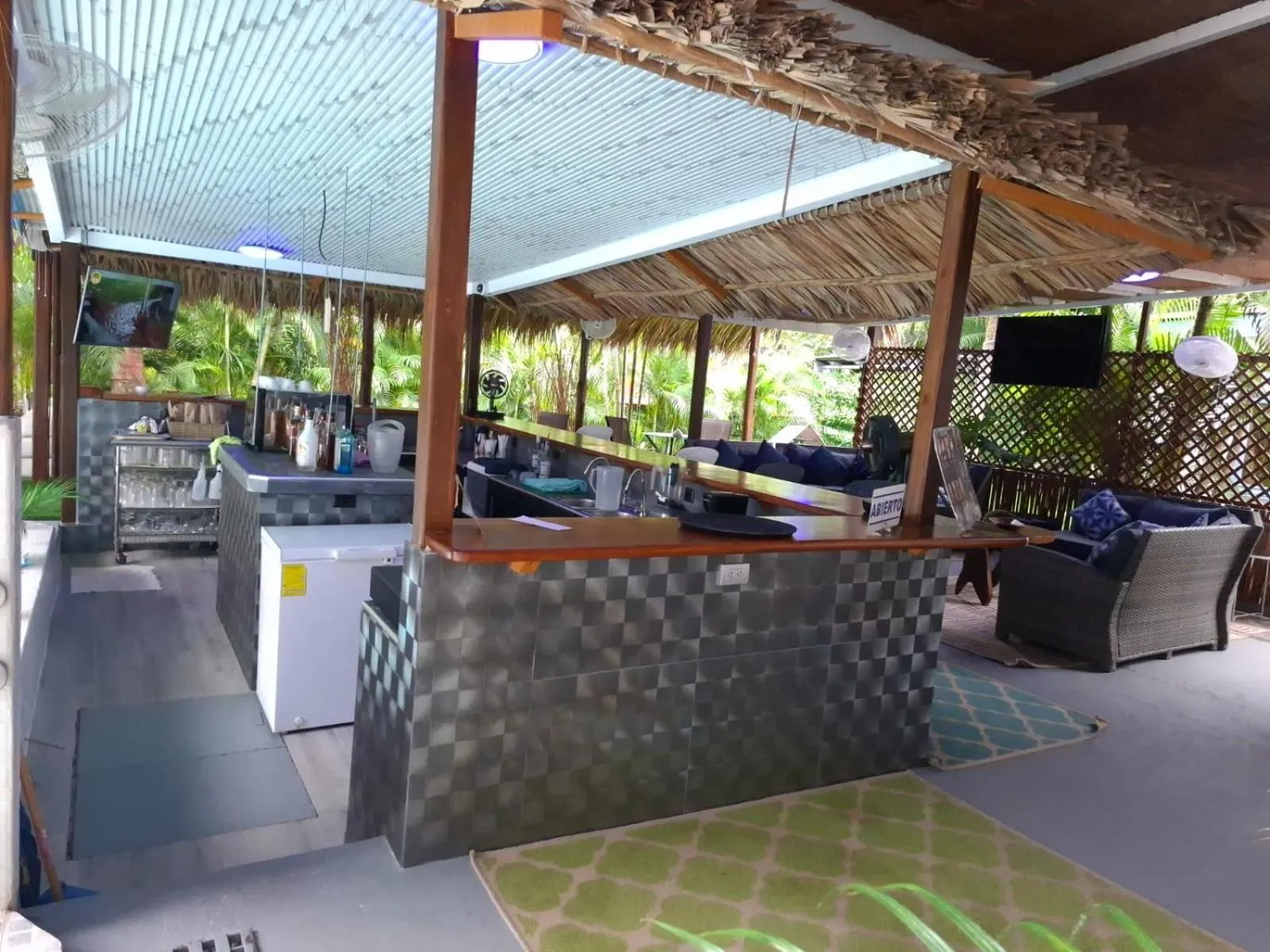 Communal lounge/ TV room in CLUB IBIZA - Party Hotel & Beach Club