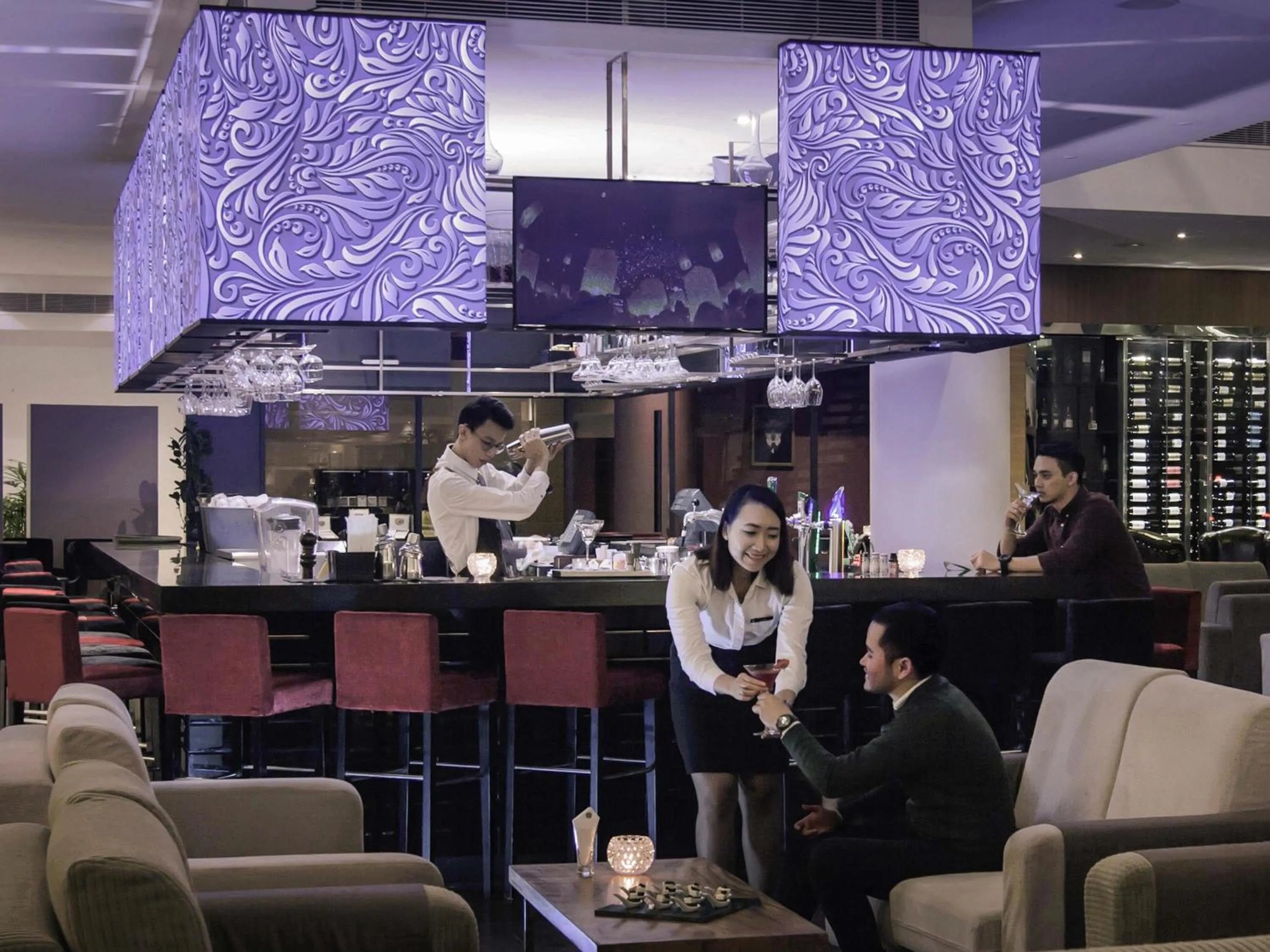 Lounge or bar in Pullman Kuching