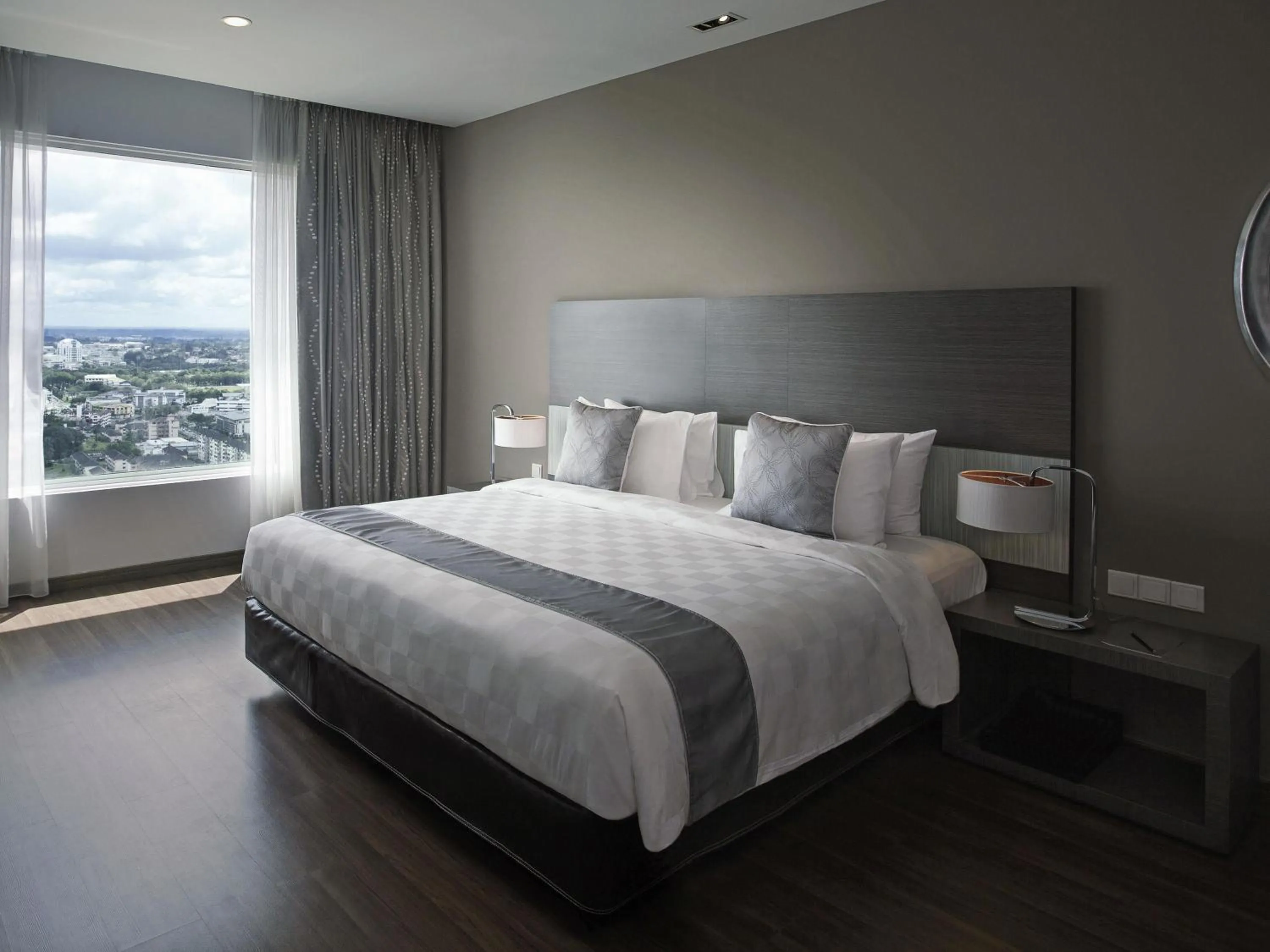 Photo of the whole room, Bed in Pullman Kuching