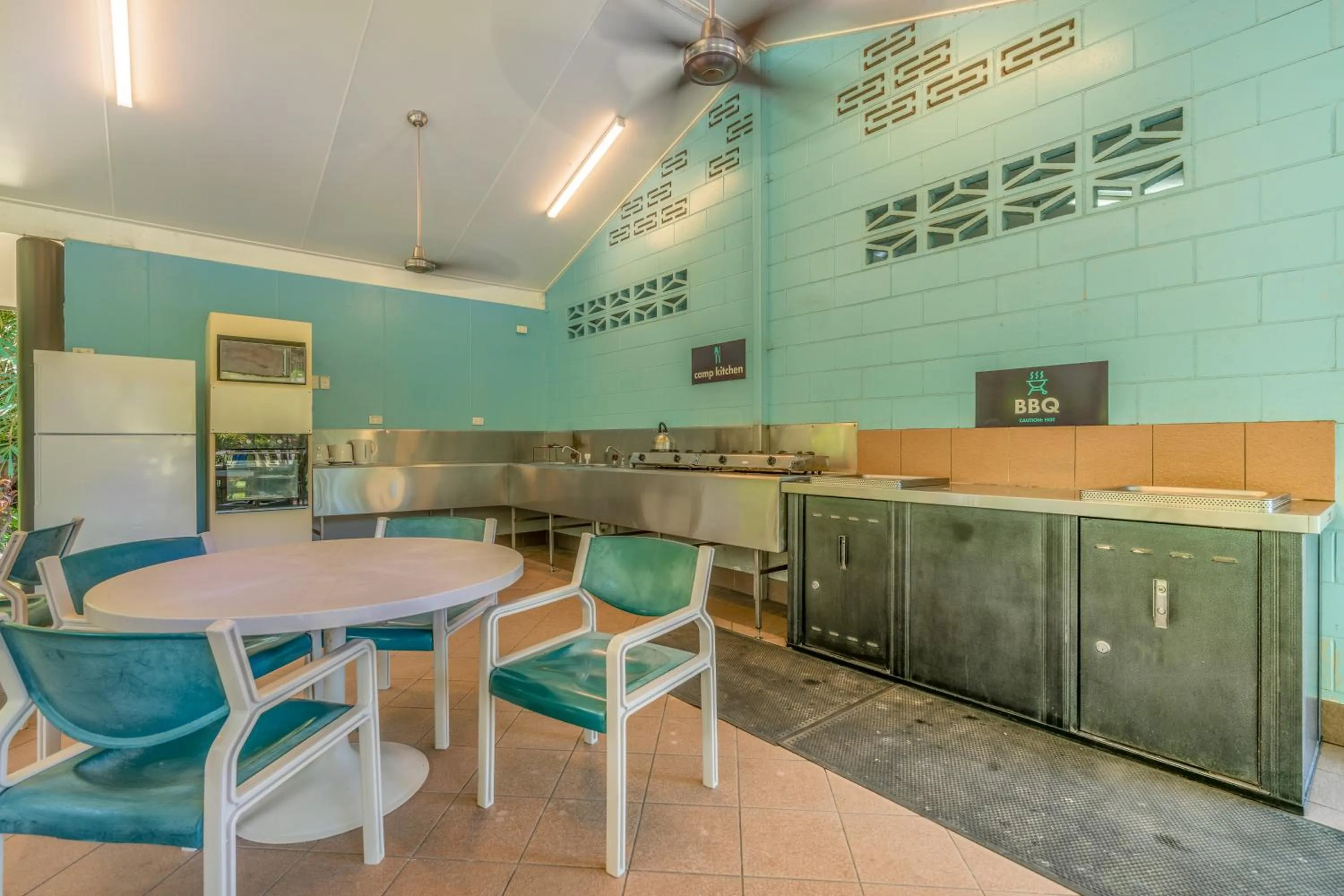 Communal kitchen in BIG4 Tasman Holiday Parks - South Mission Beach