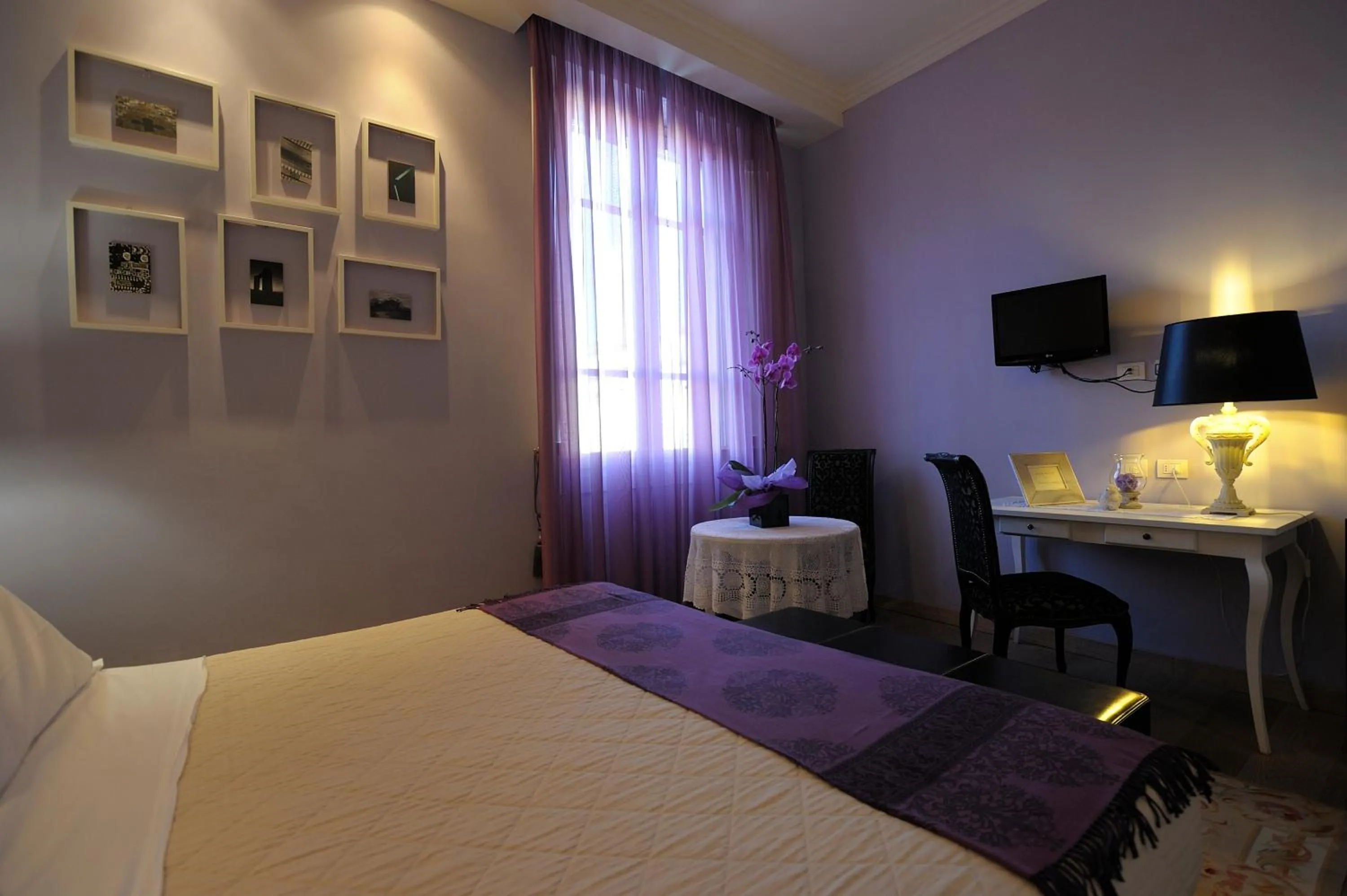 Photo of the whole room, Bed in Luxury B&B La Dimora Degli Angeli