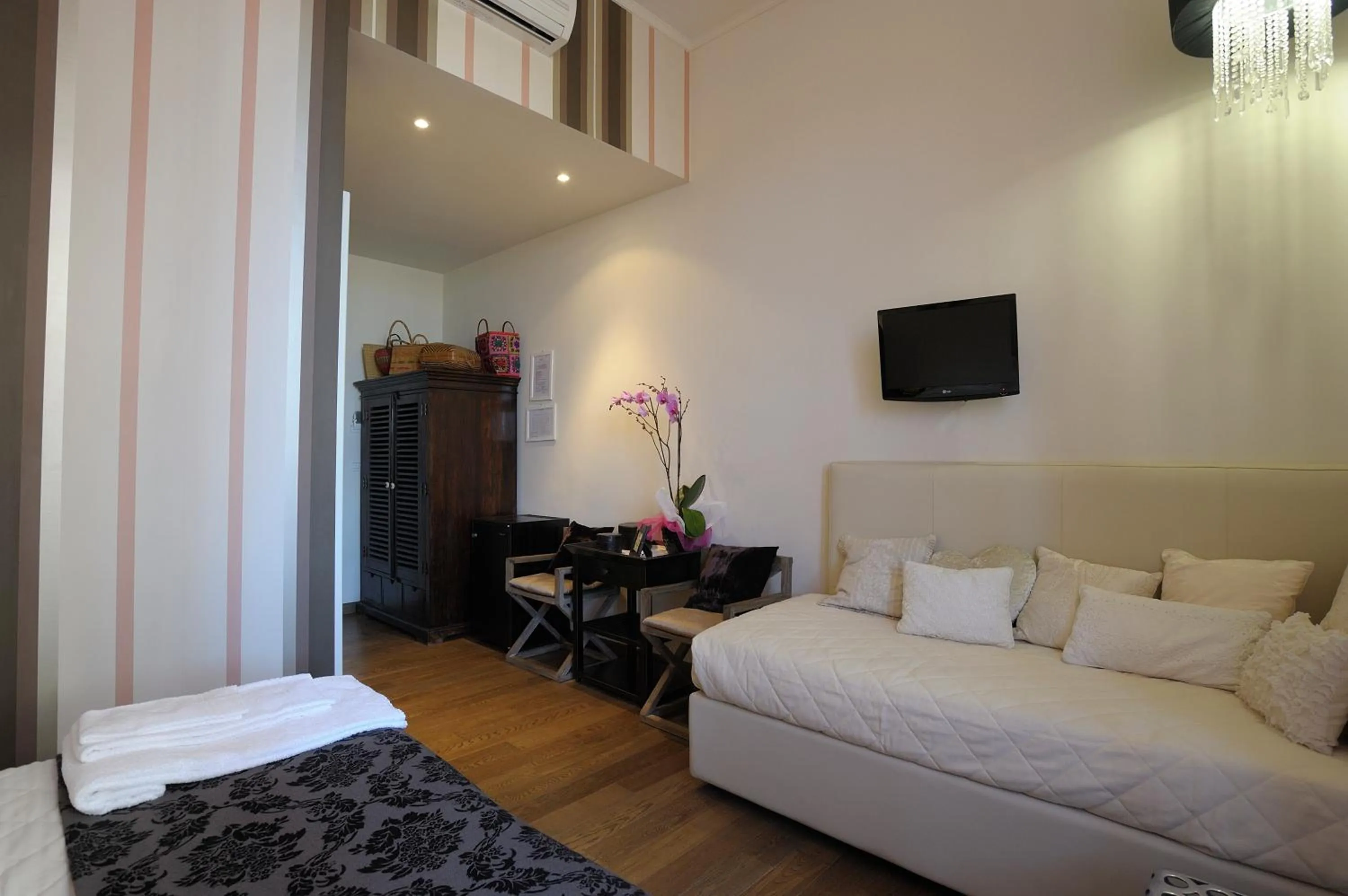 Seating area, Bed in Luxury B&B La Dimora Degli Angeli