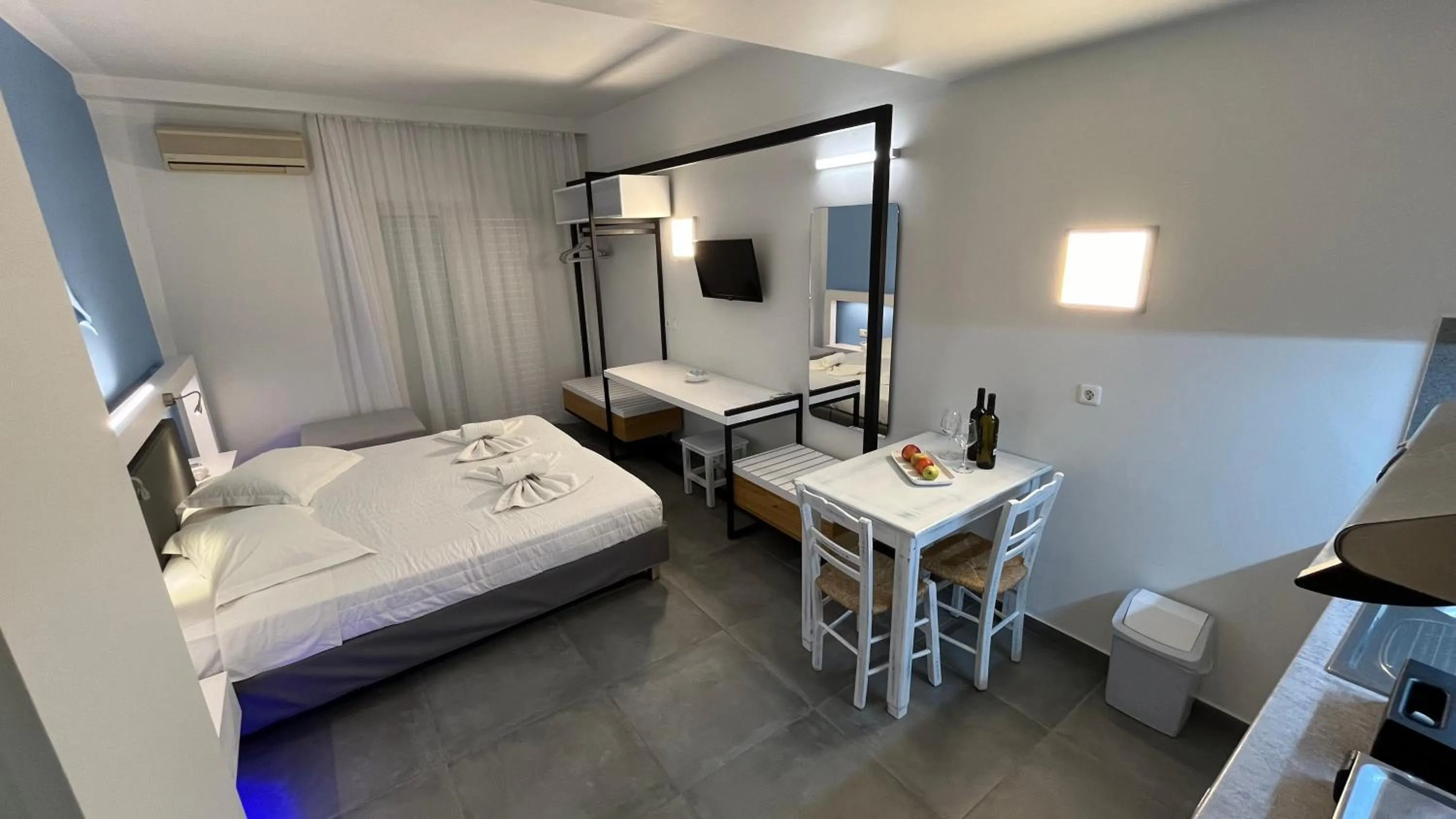 Photo of the whole room, Bed in Niriides