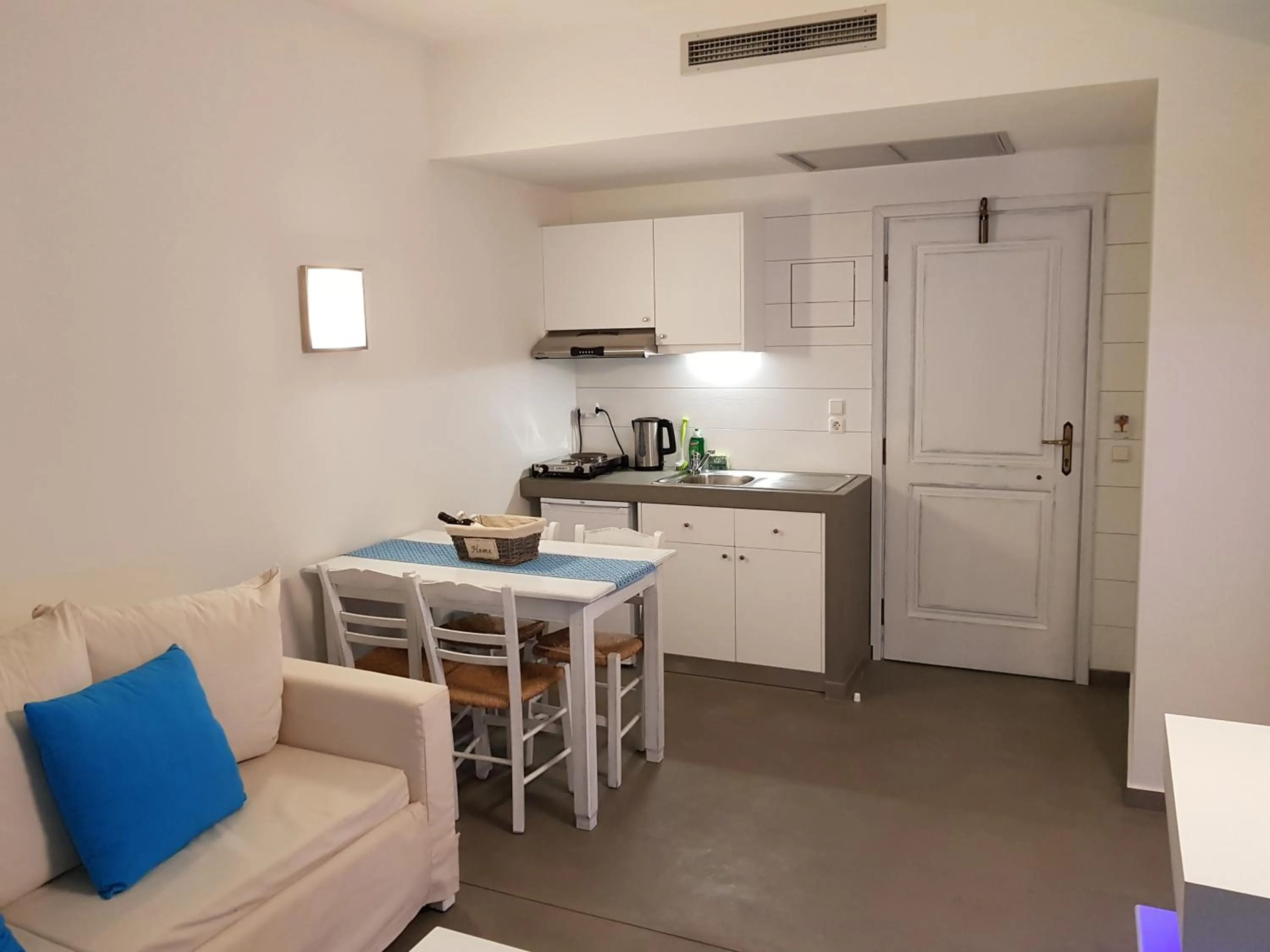 Kitchen or kitchenette in Niriides