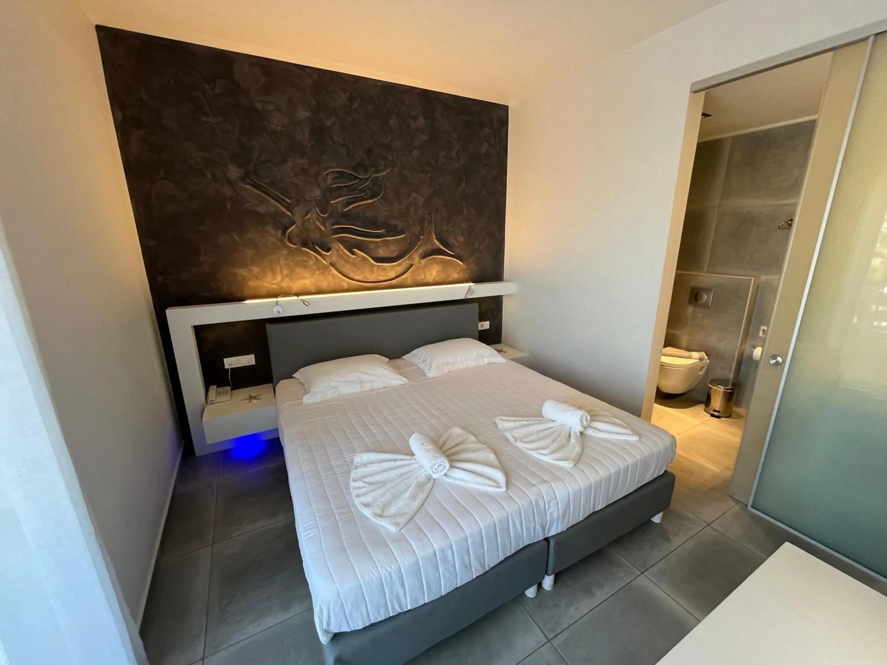 Photo of the whole room, Bed in Niriides