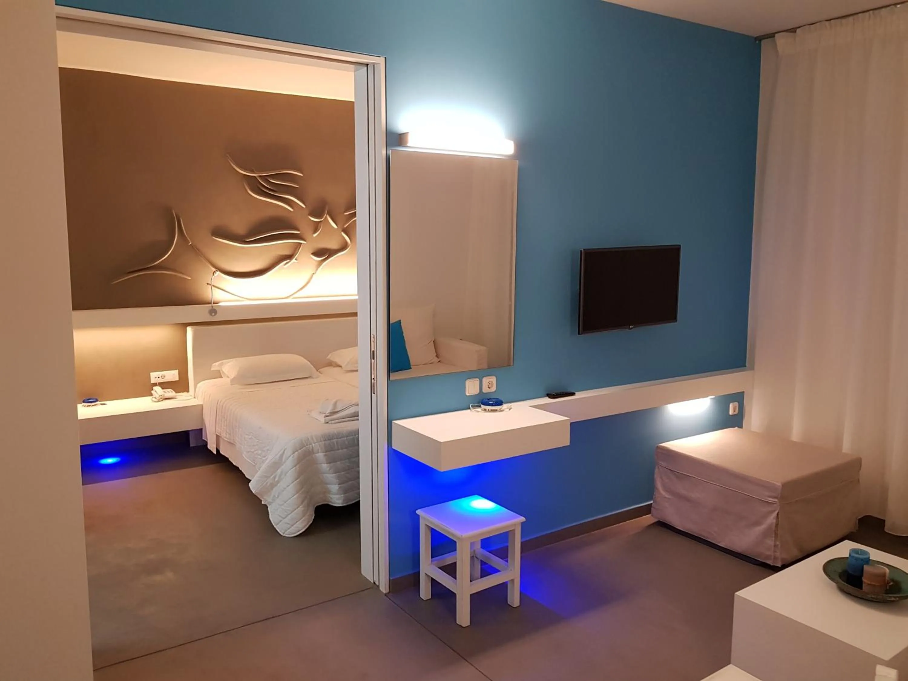 Photo of the whole room, Bed in Niriides