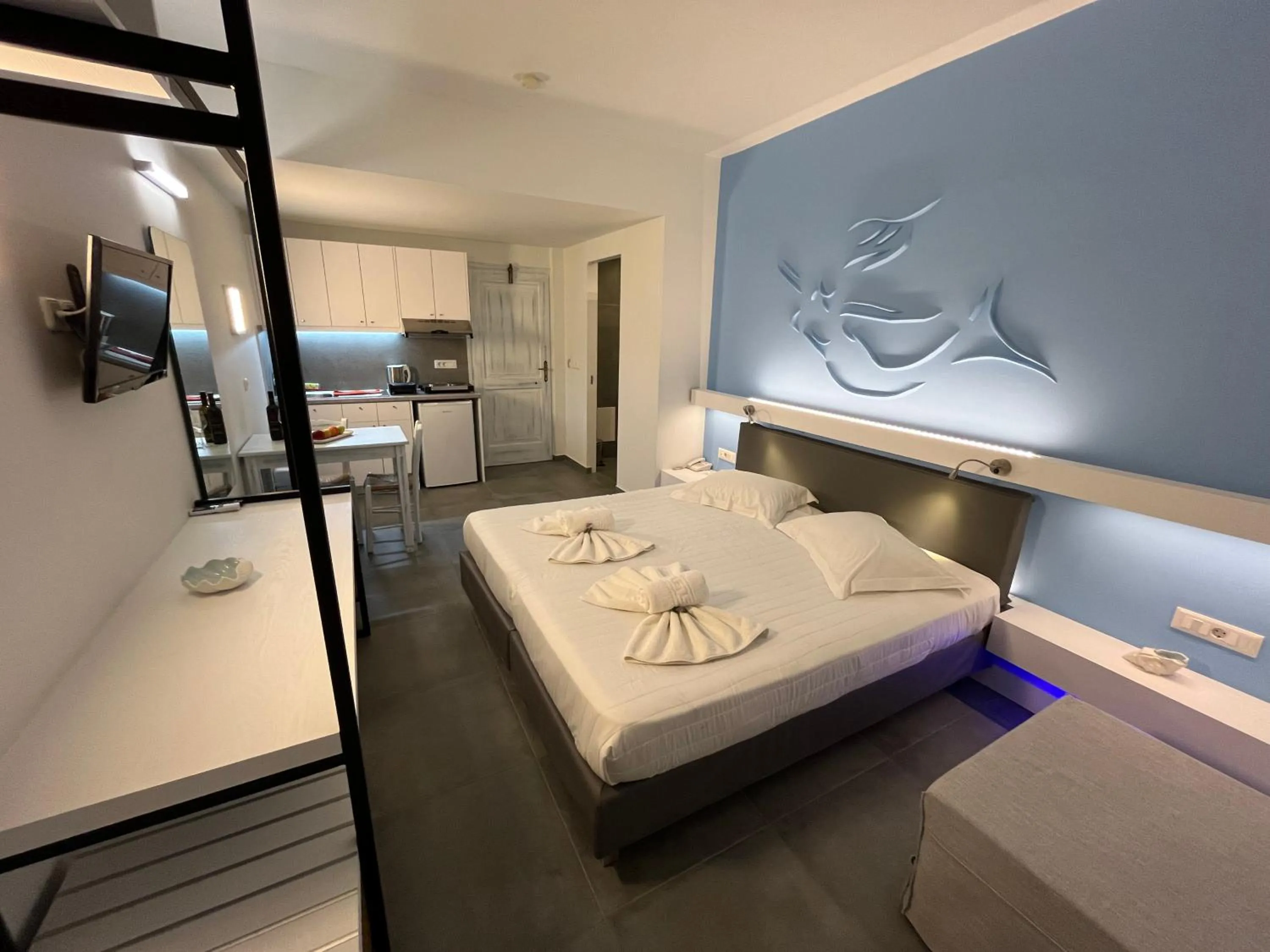 Photo of the whole room, Bed in Niriides