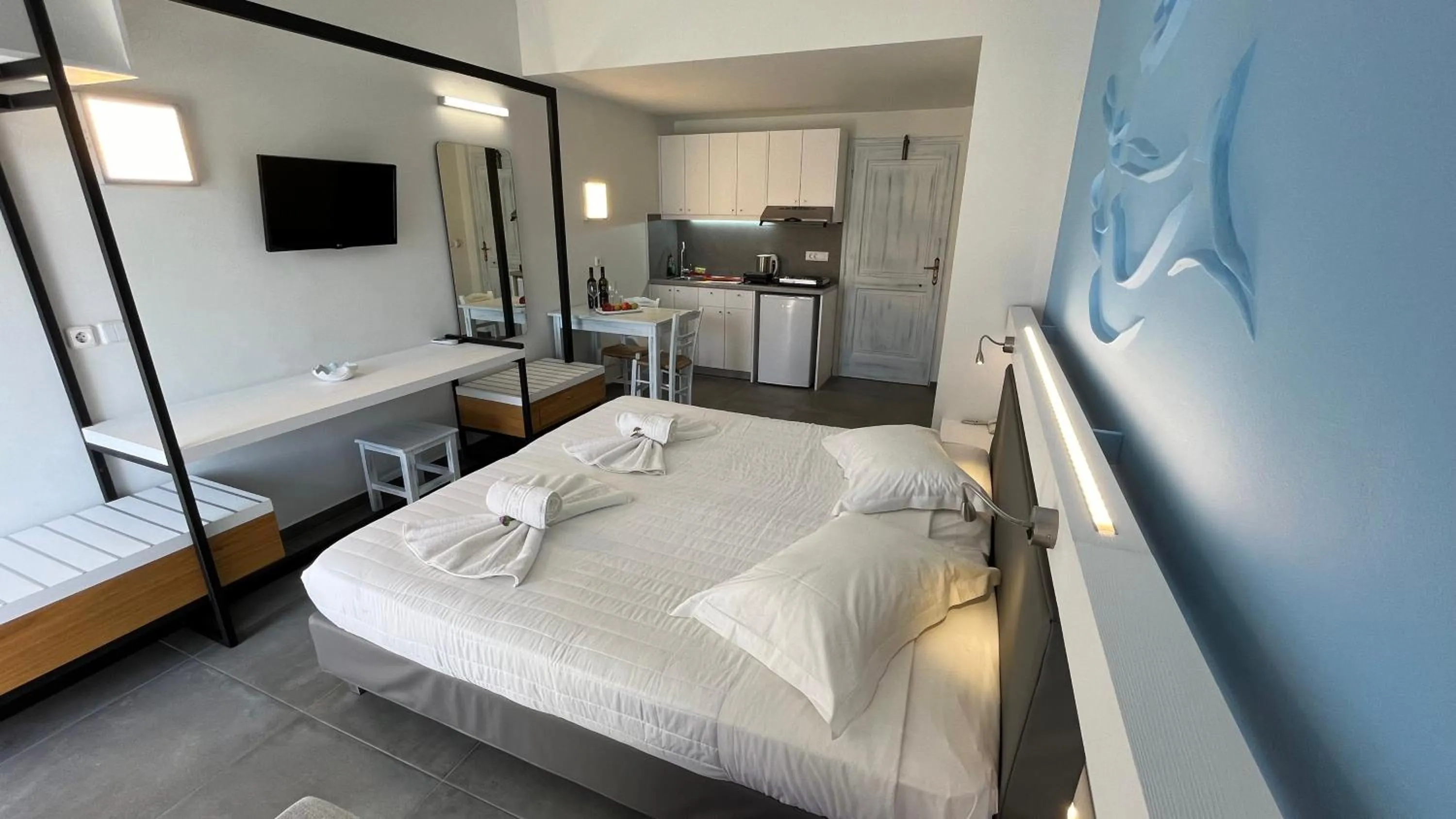 Photo of the whole room, Bed in Niriides