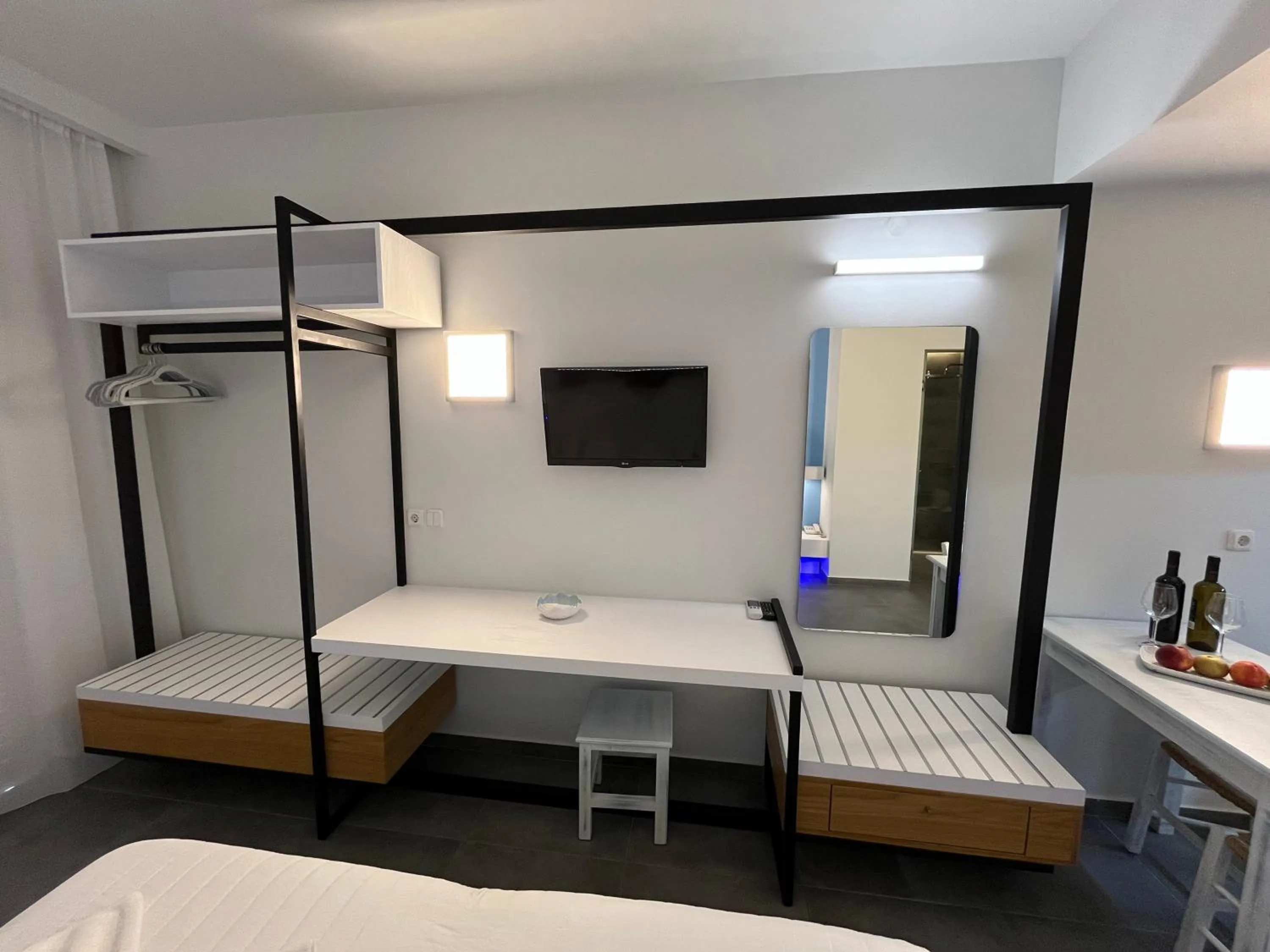 Photo of the whole room, Bed in Niriides