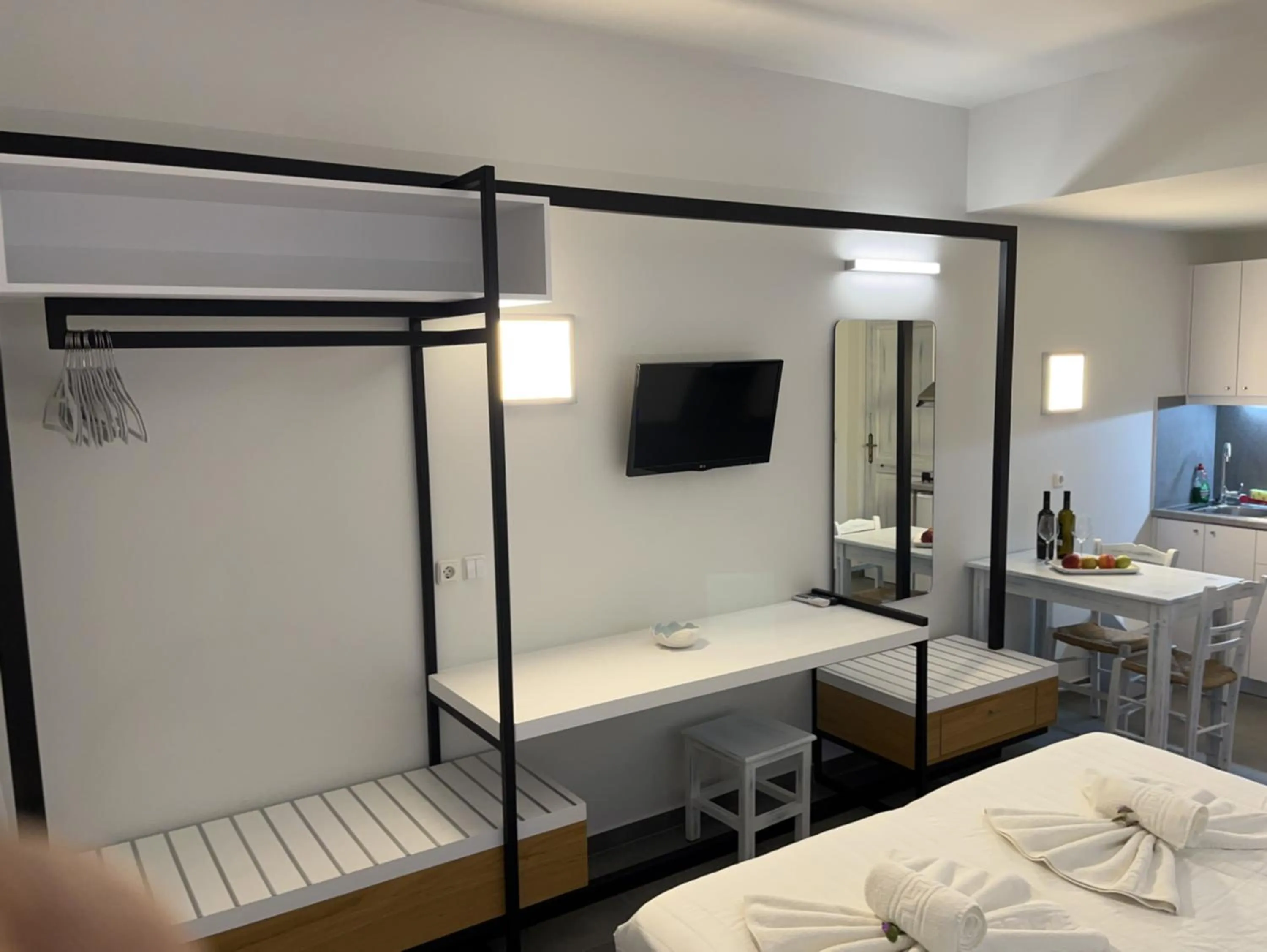 Photo of the whole room, Bed in Niriides